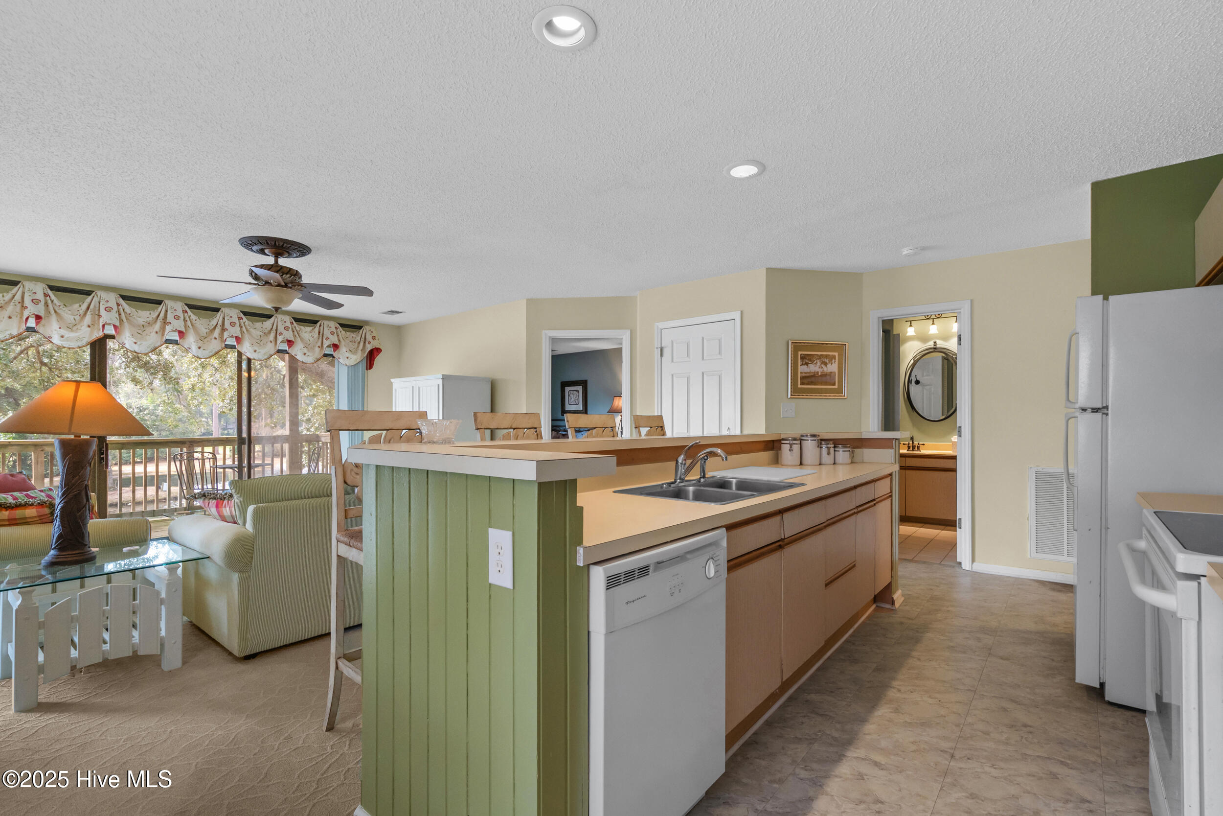 100546670 | Photo 10