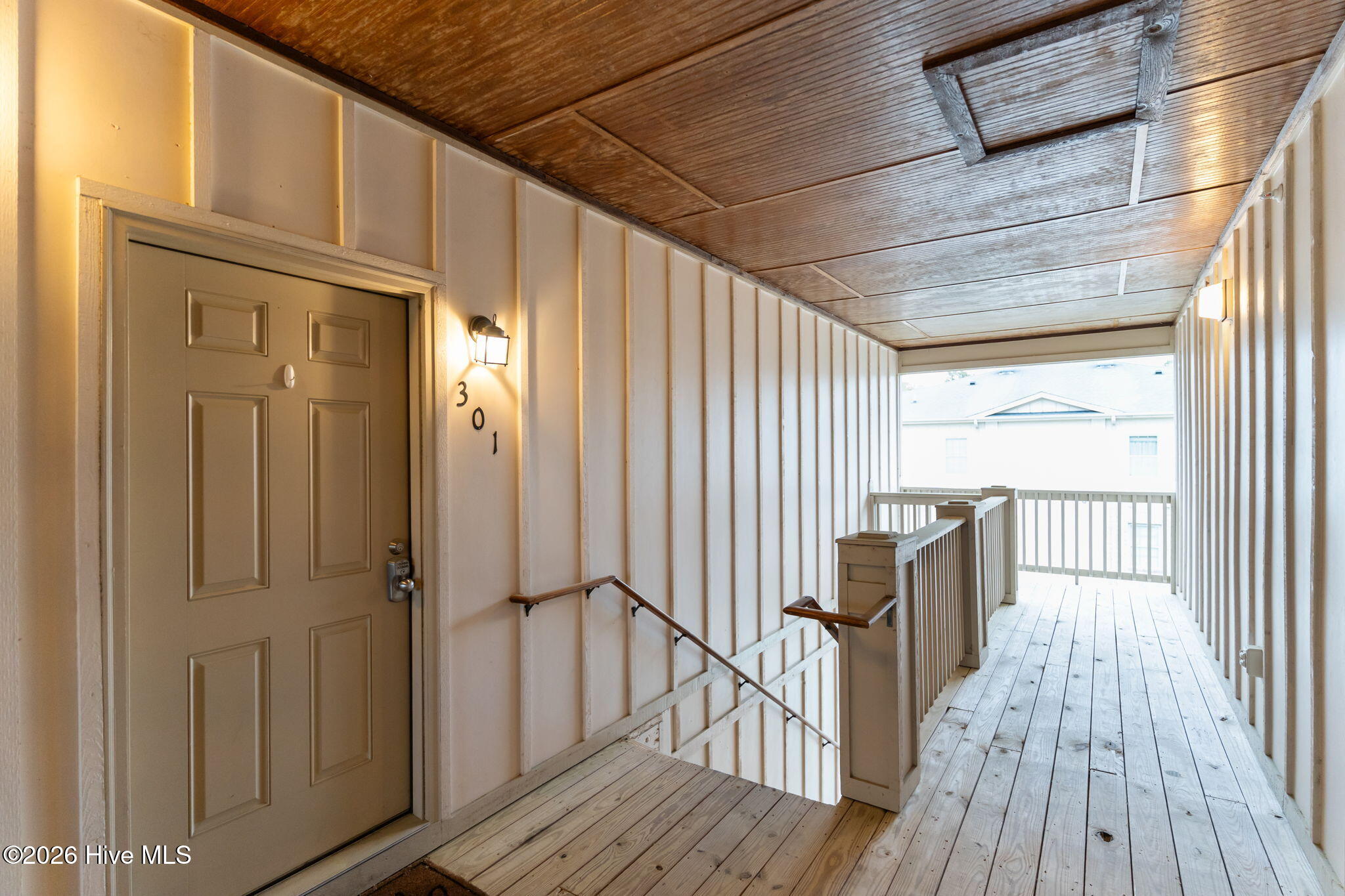 100562756 | Photo 33