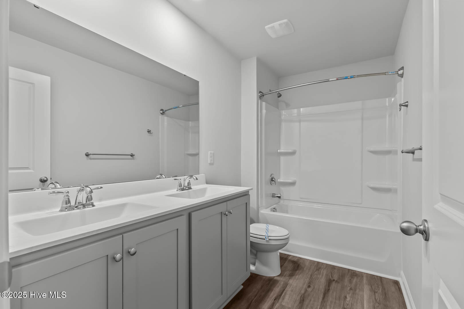 100538929 | Photo 48