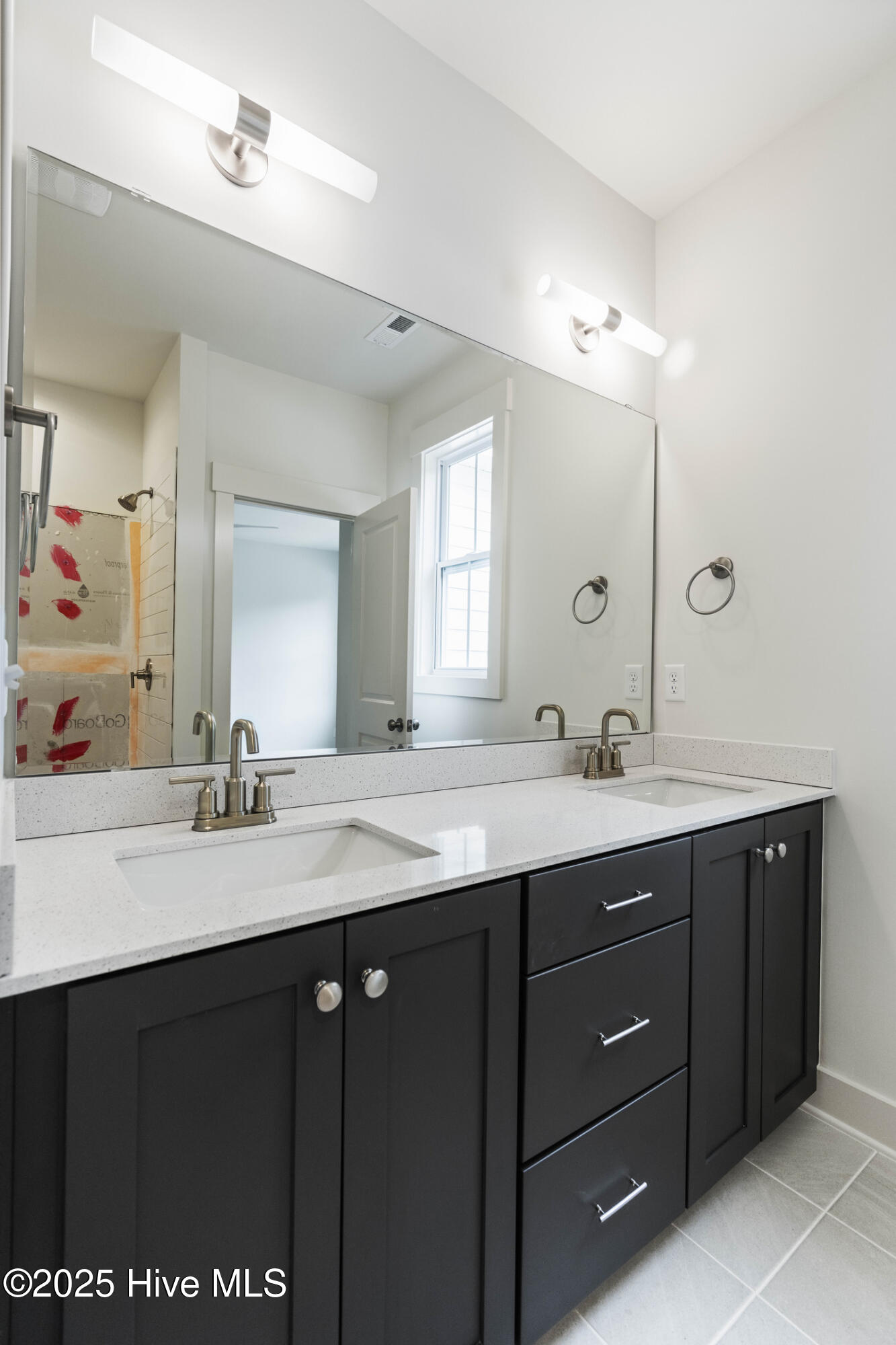 100519186 | Photo 22