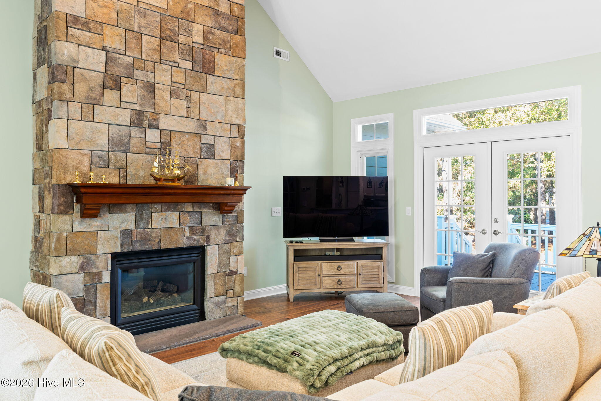 100548077 | Photo 18