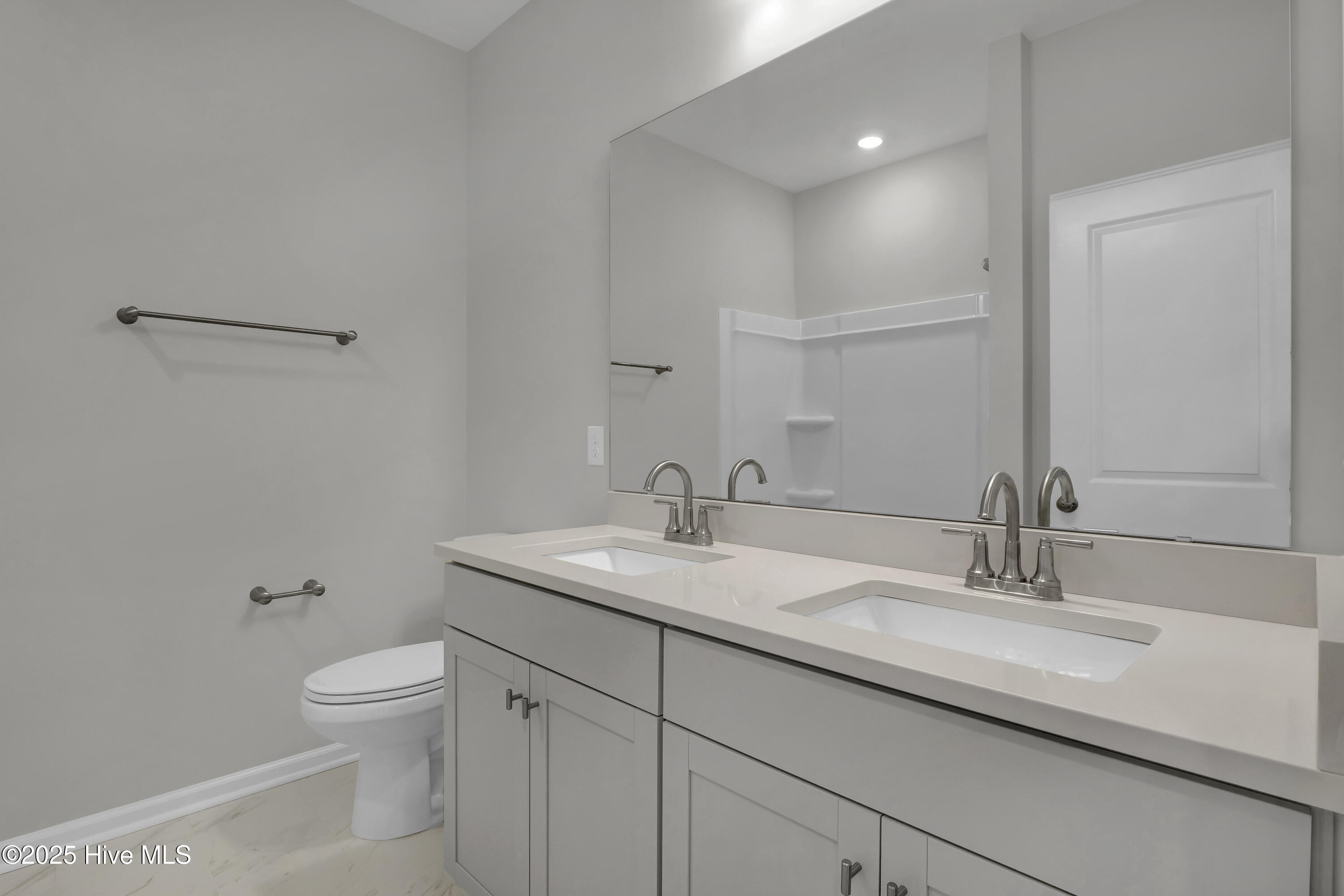 100490370 | Photo 18