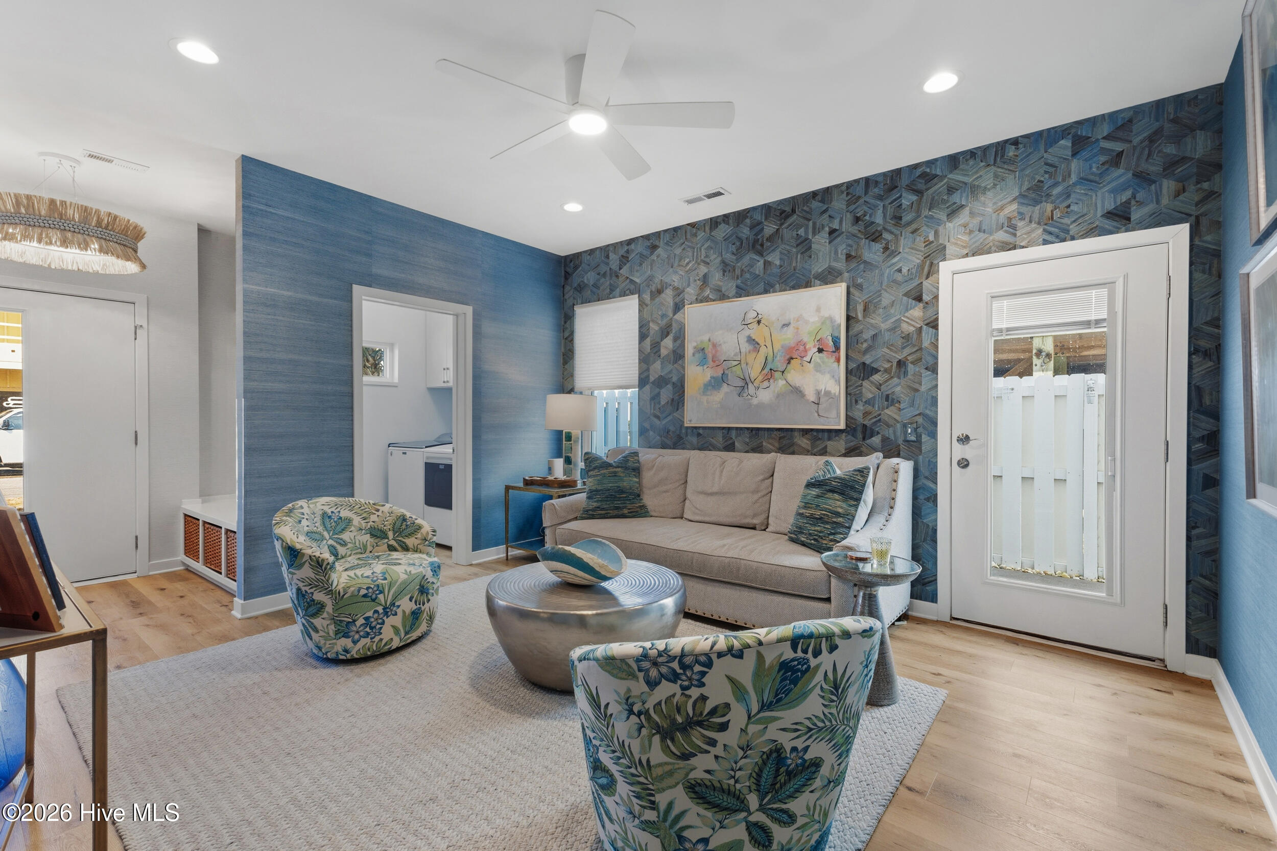 100558032 | Photo 11