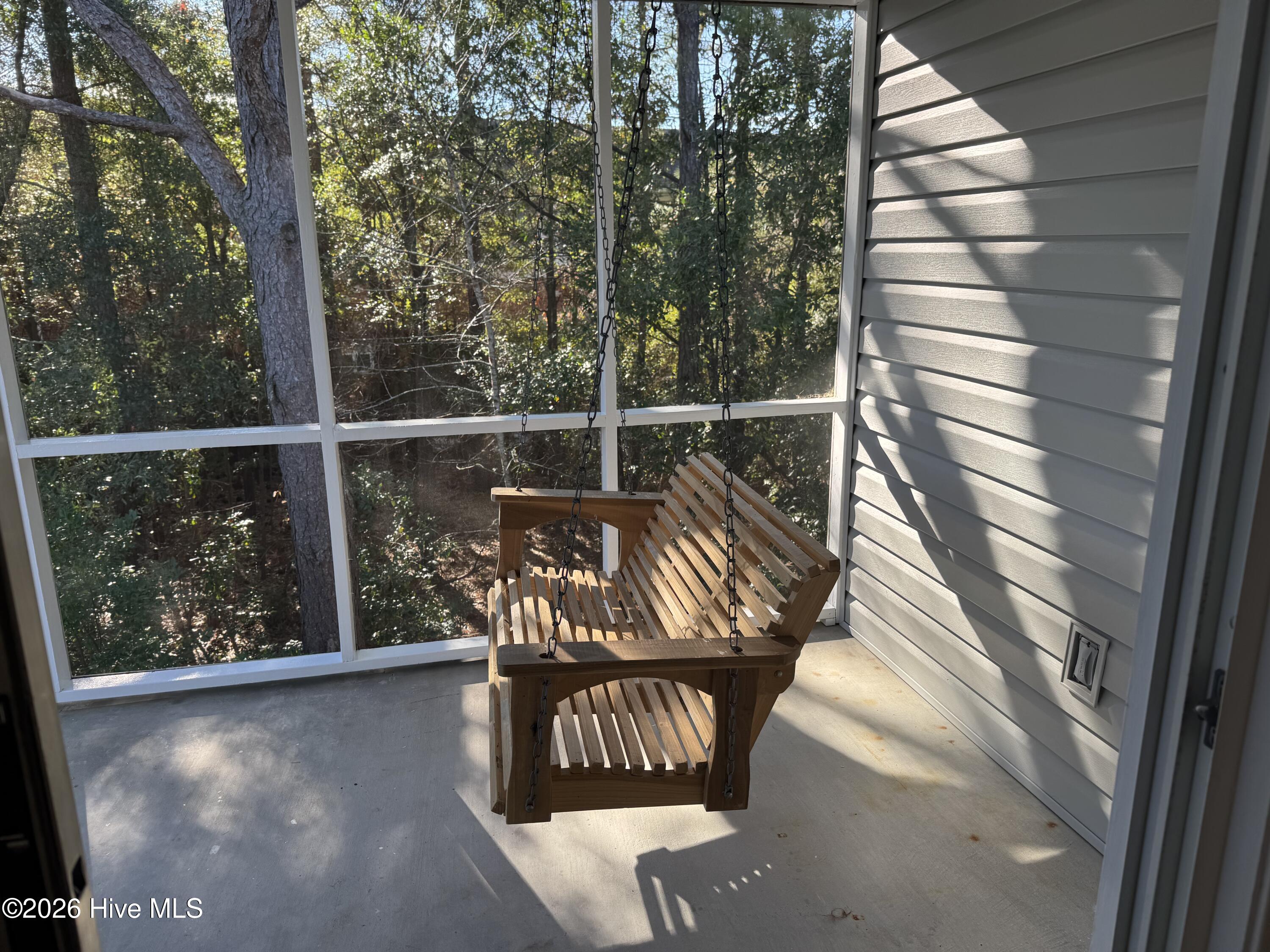 100547107 | Photo 15