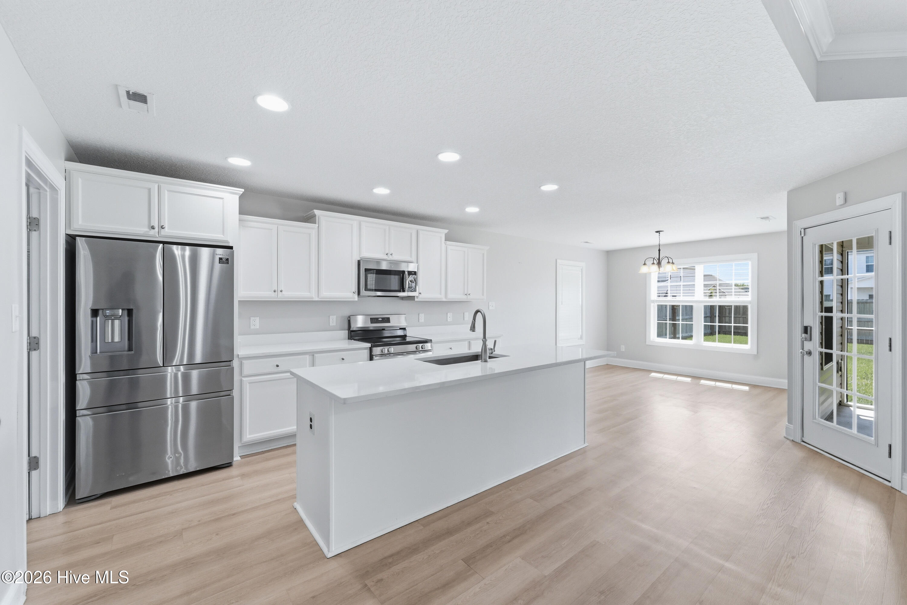 100570478 | Photo 14