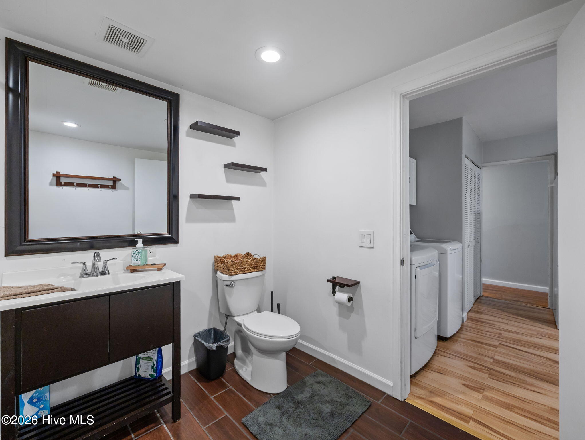 100565303 | Photo 31