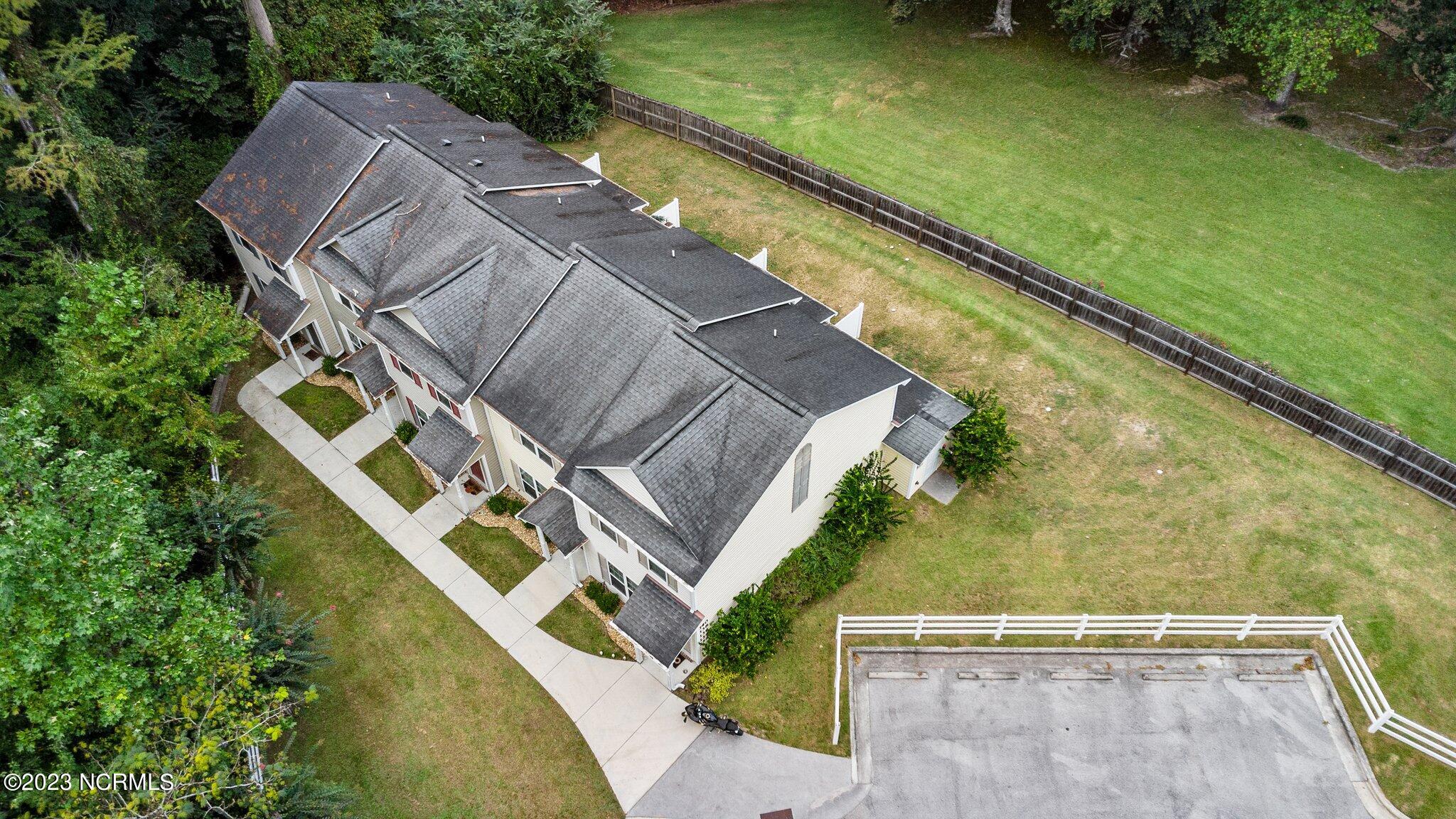 100560700 | Photo 20