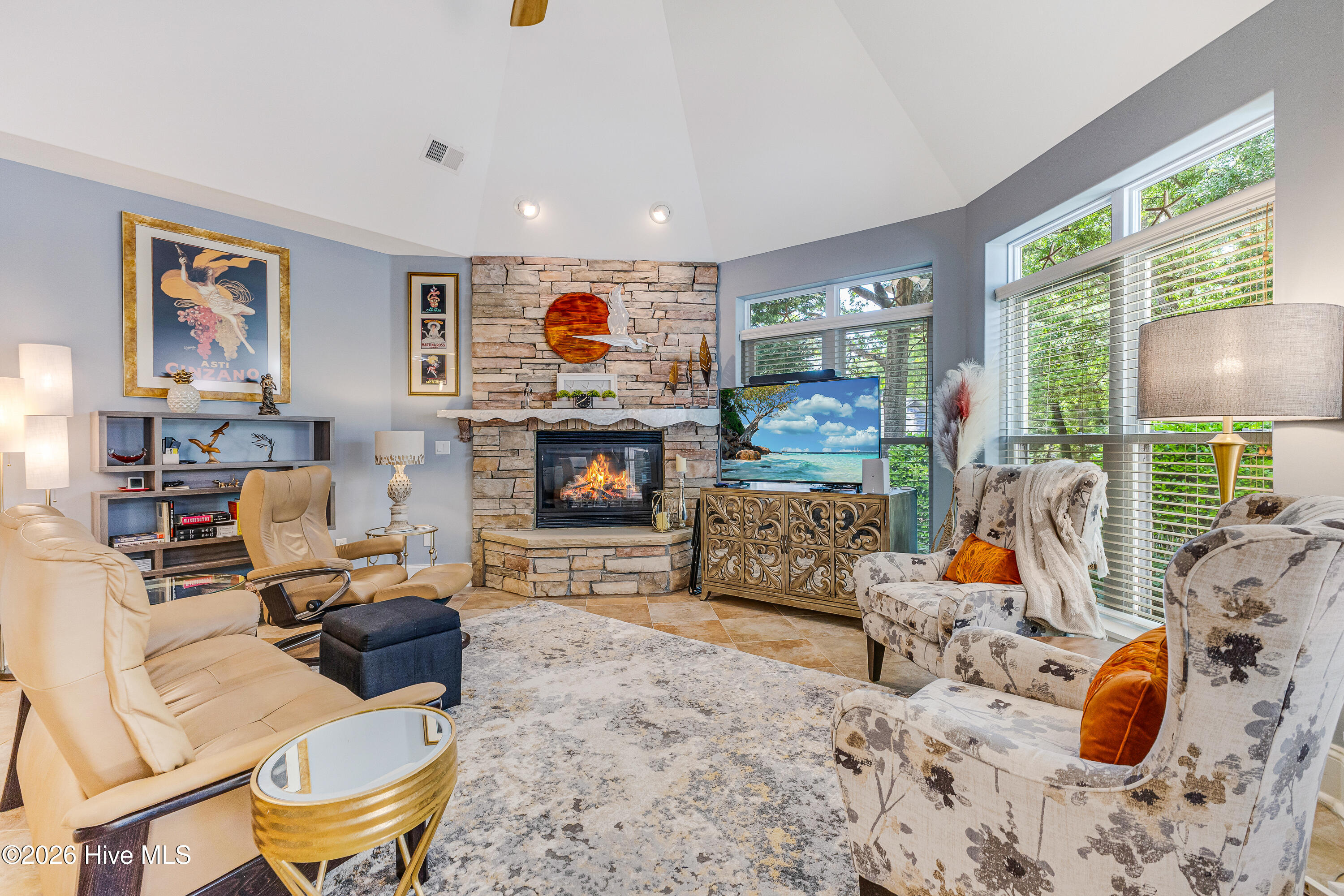 100570031 | Photo 24