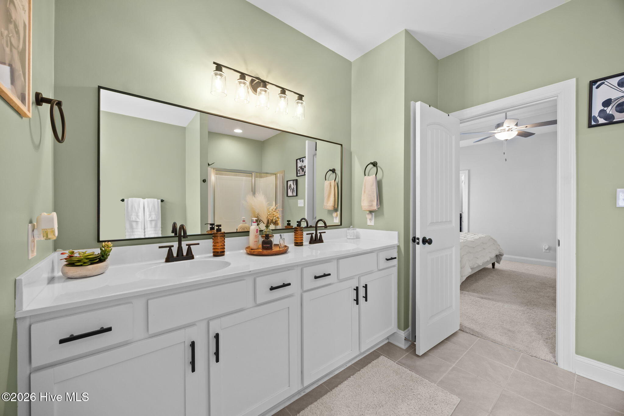 100556491 | Photo 25