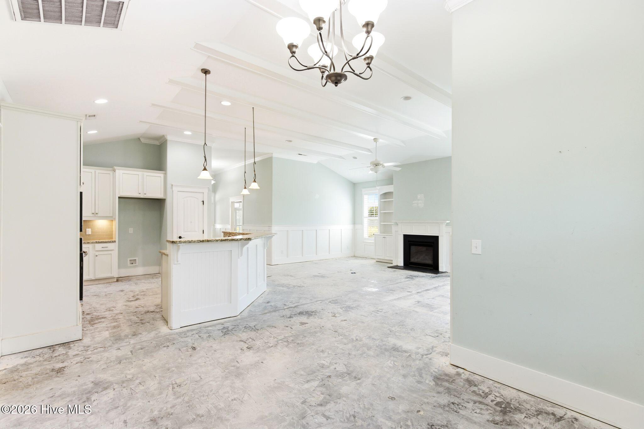 100564306 | Photo 15