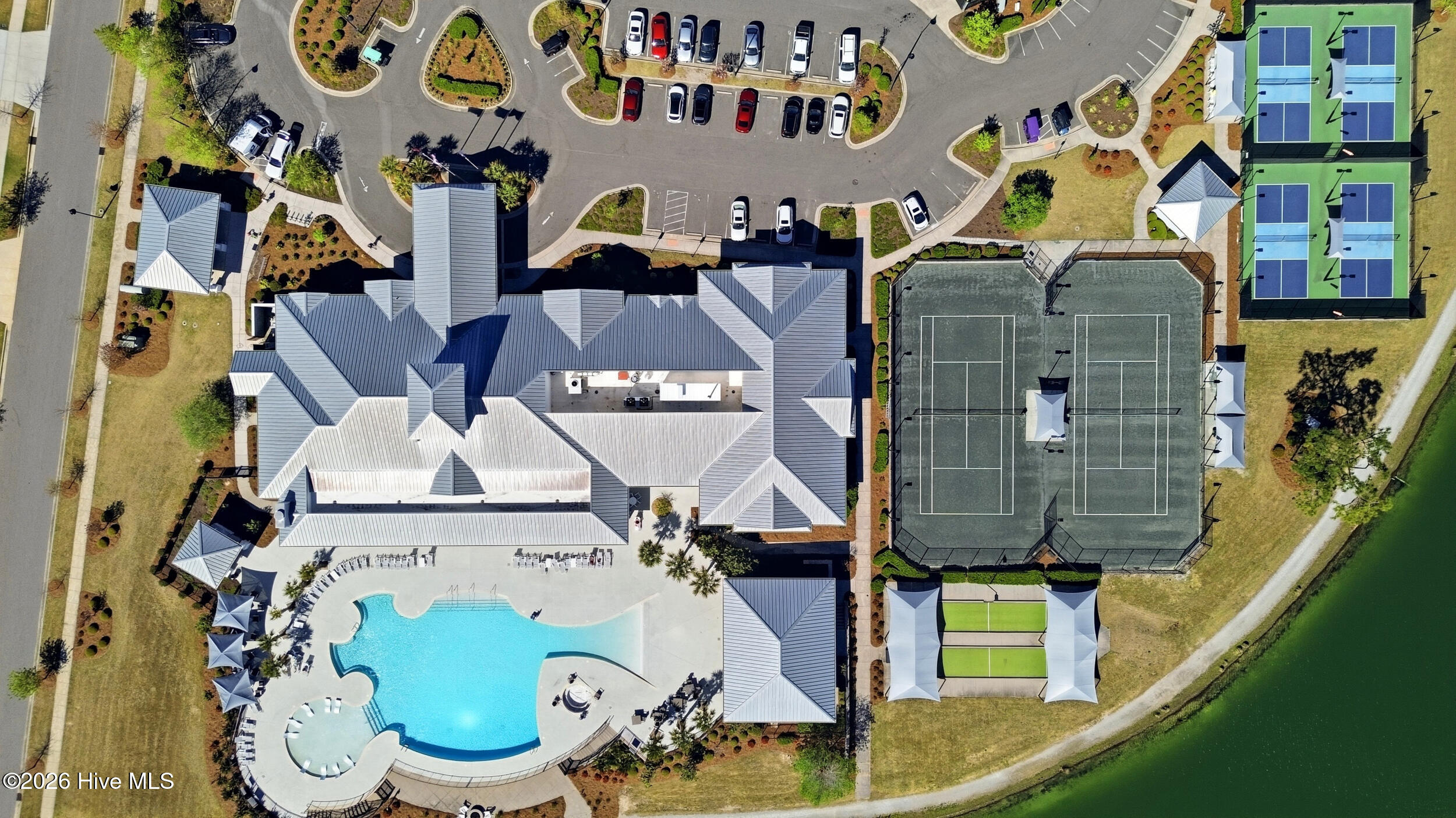 100565292 | Photo 53