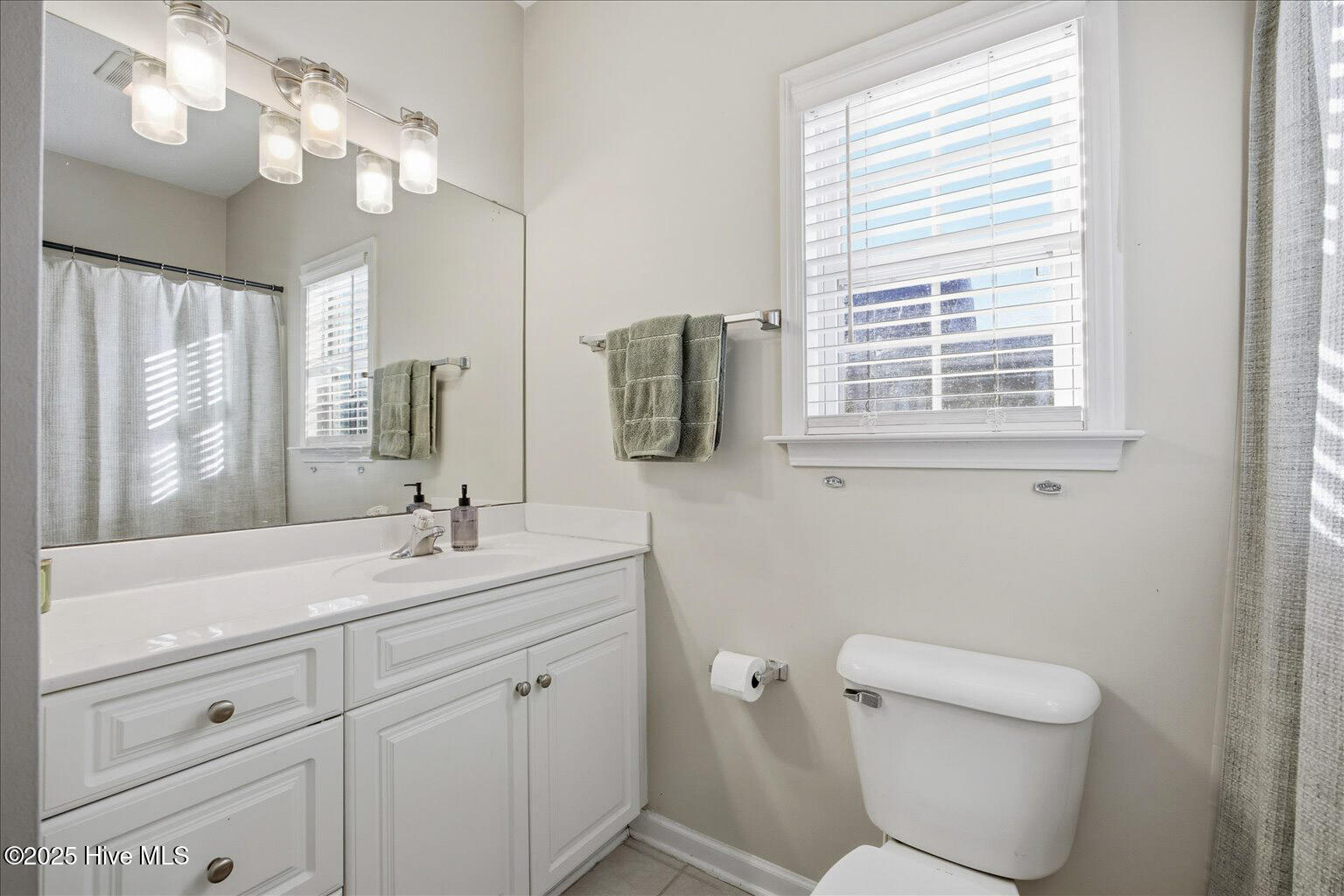 100542002 | Photo 14