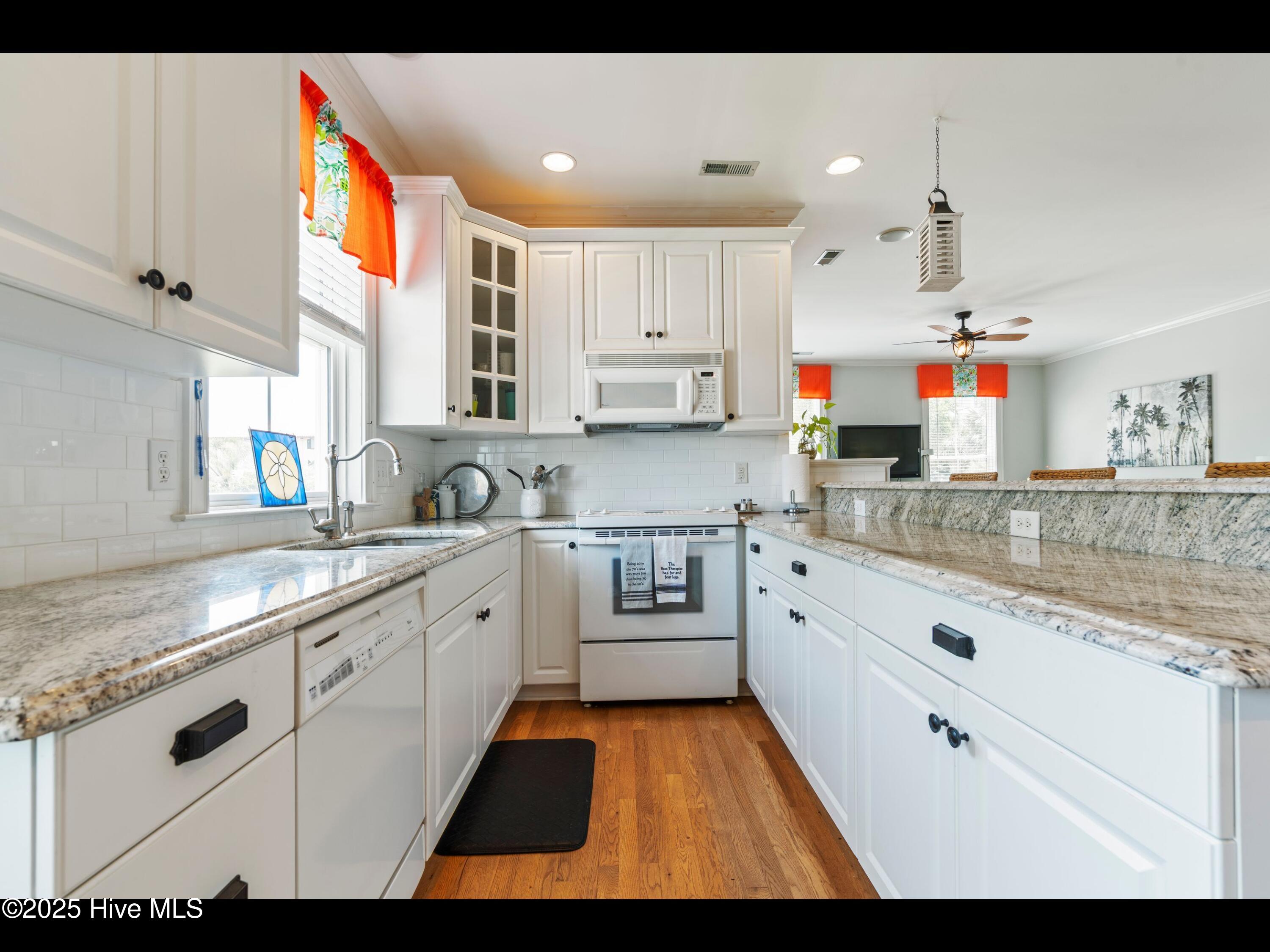 100511839 | Photo 35