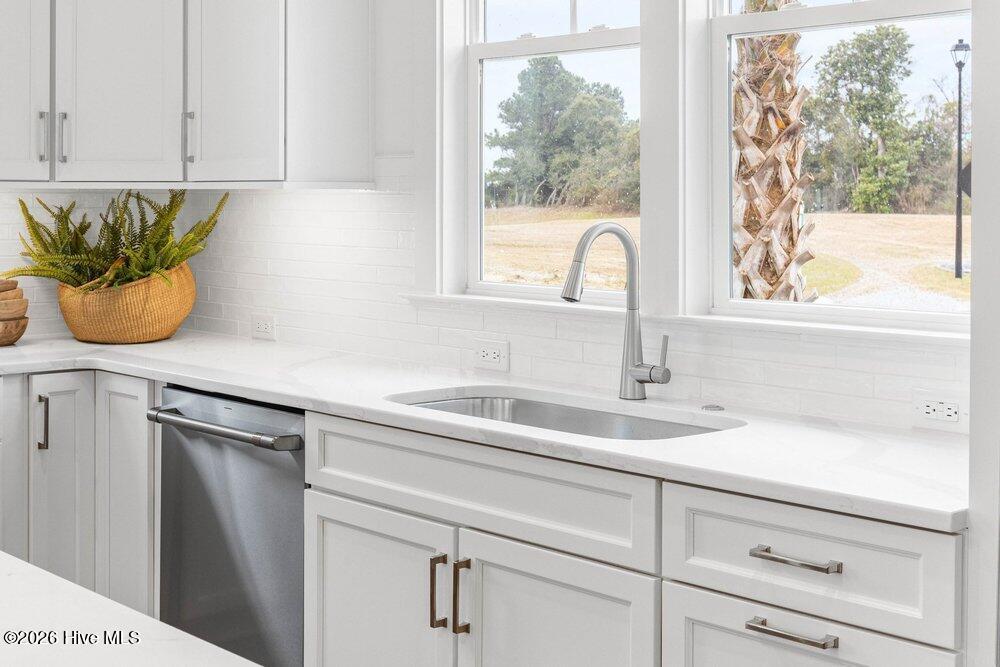 100568013 | Photo 14