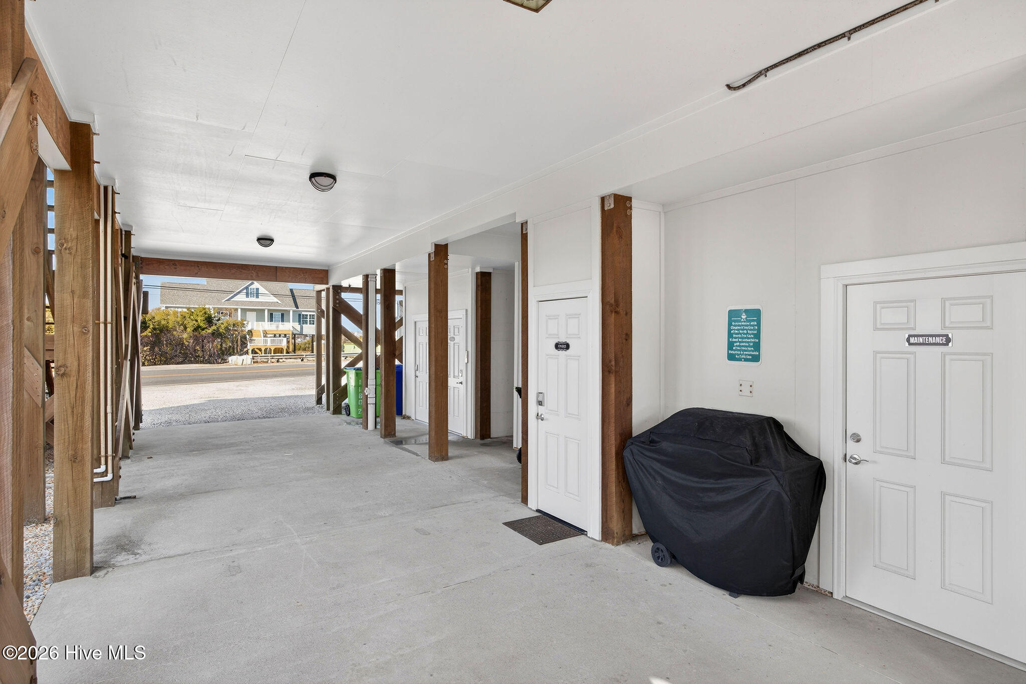 100552371 | Photo 38