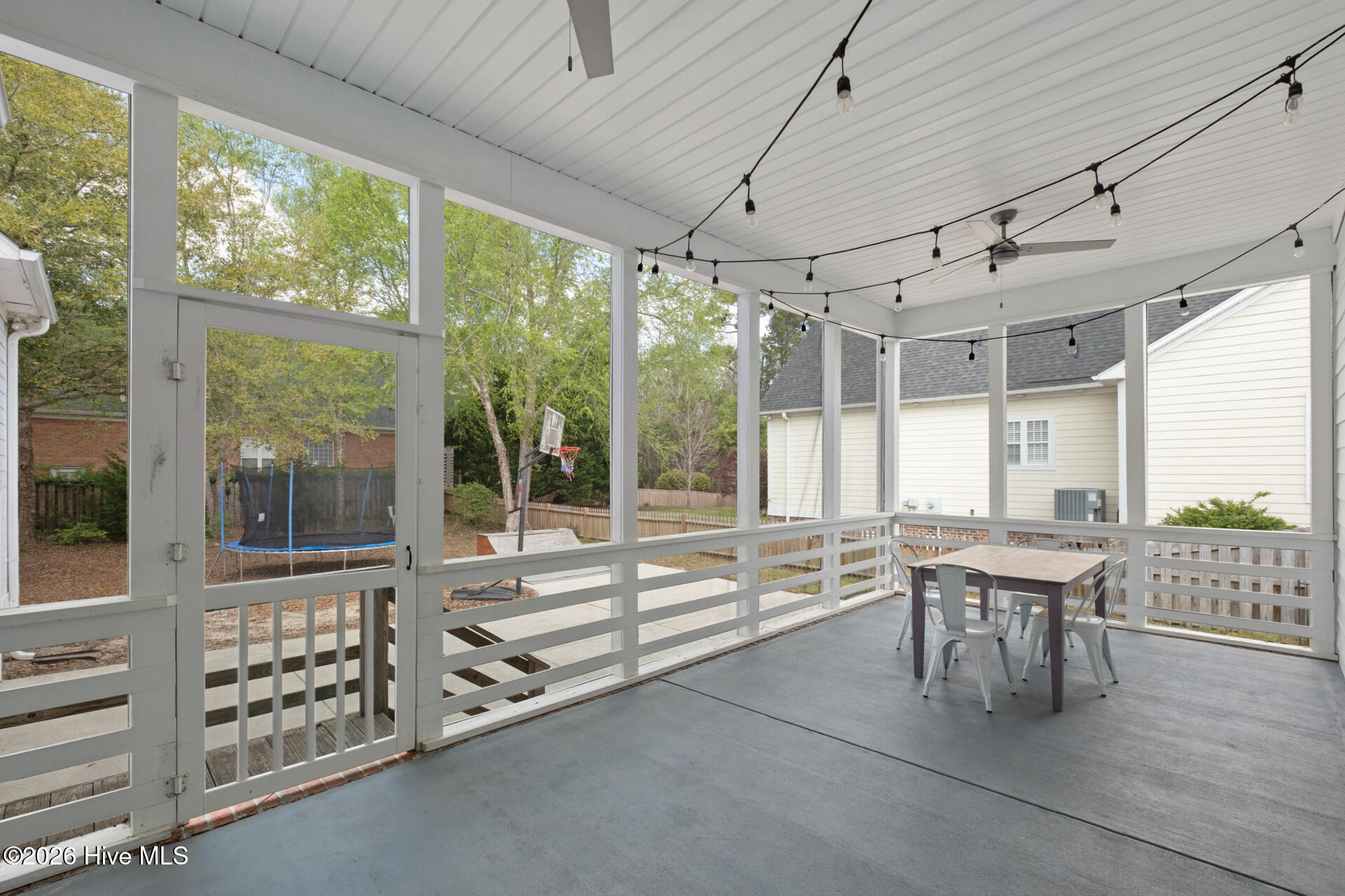 100564524 | Photo 49