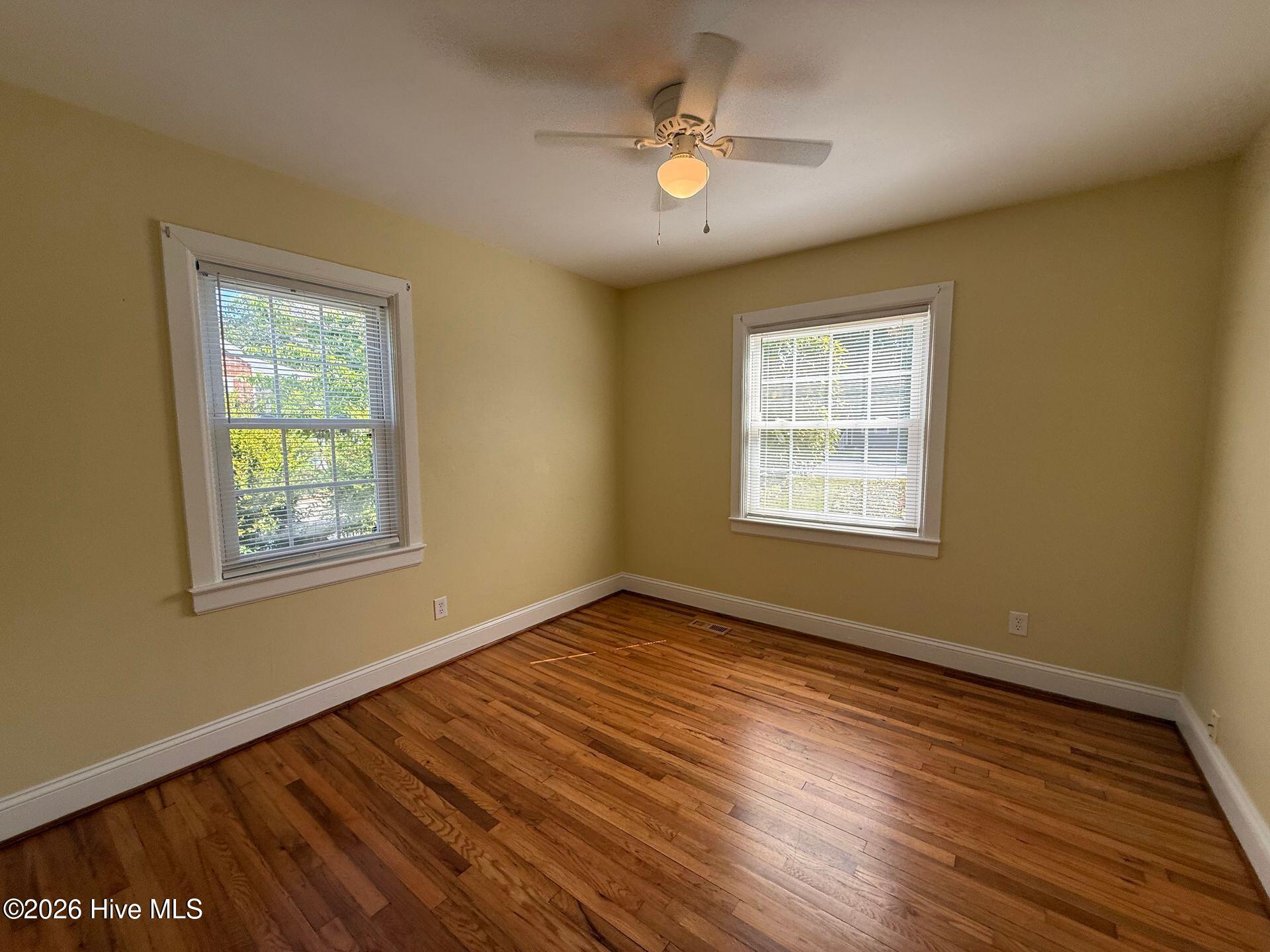 100569770 | Photo 11