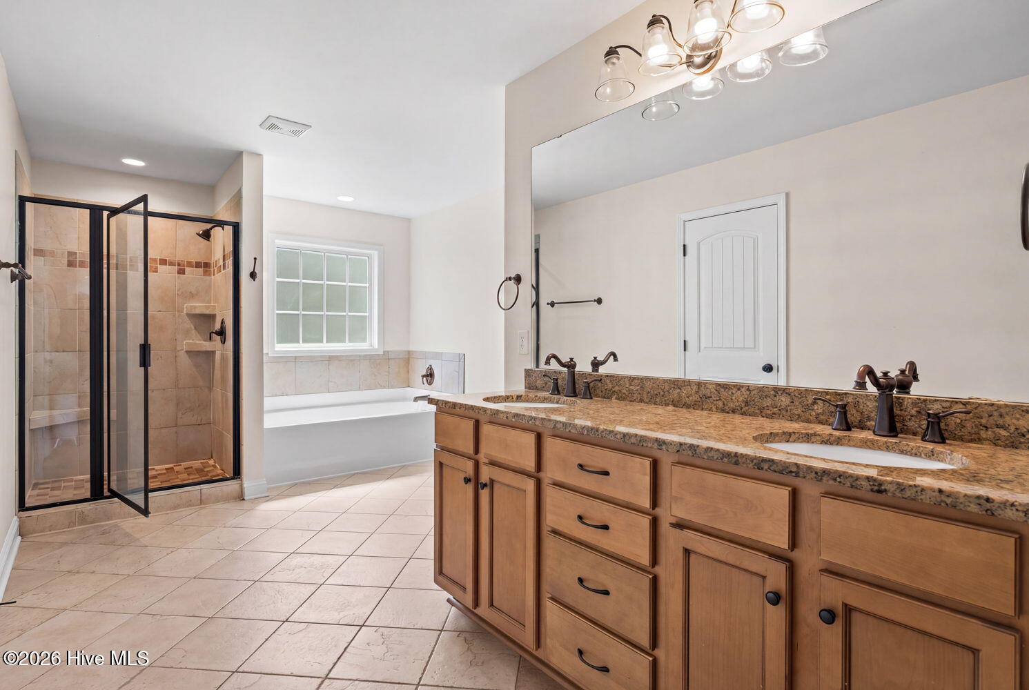 100566892 | Photo 33