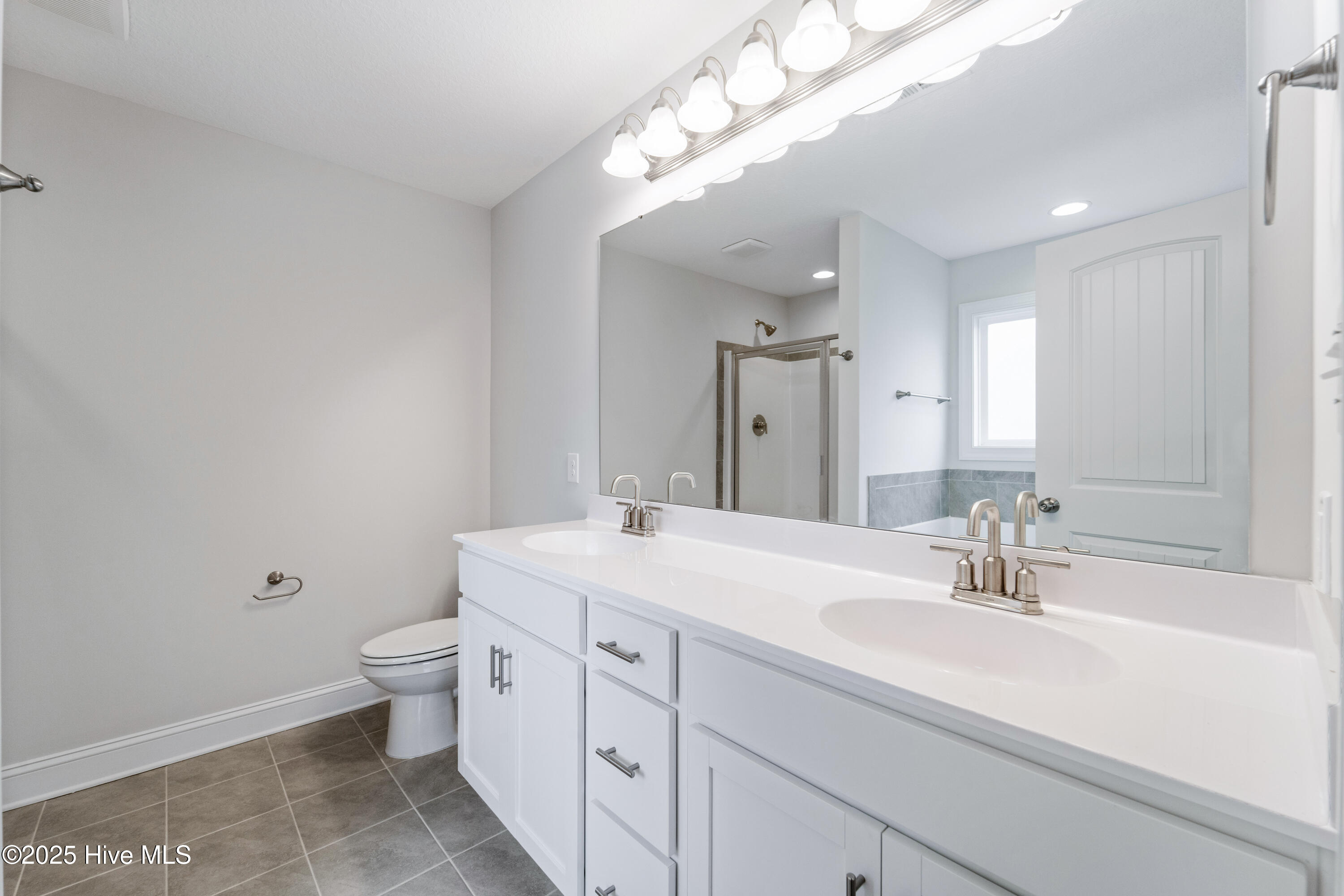 100502938 | Photo 18