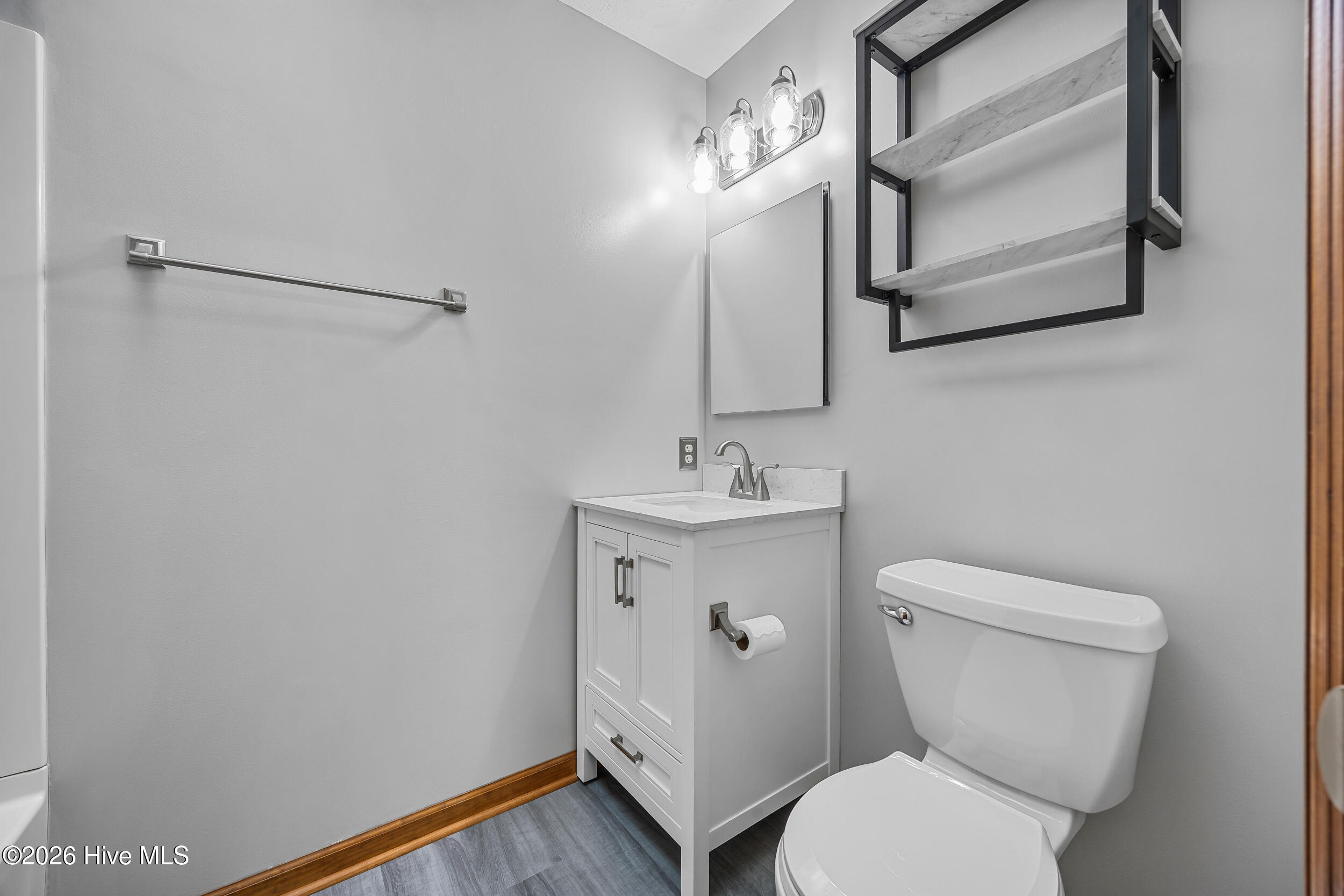 100565895 | Photo 13