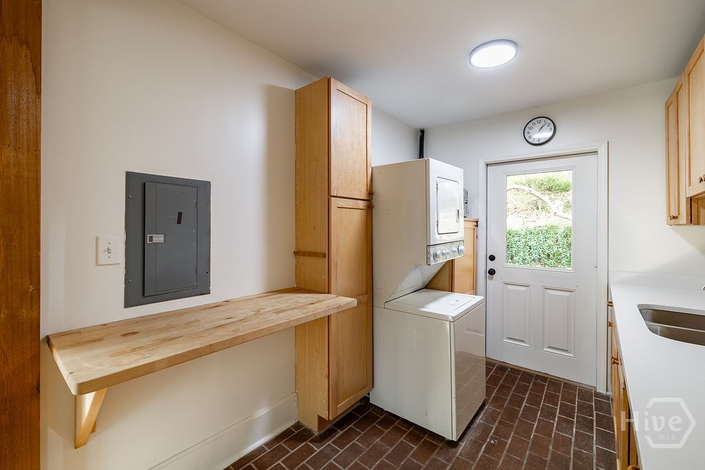 Work area or breakfast bar