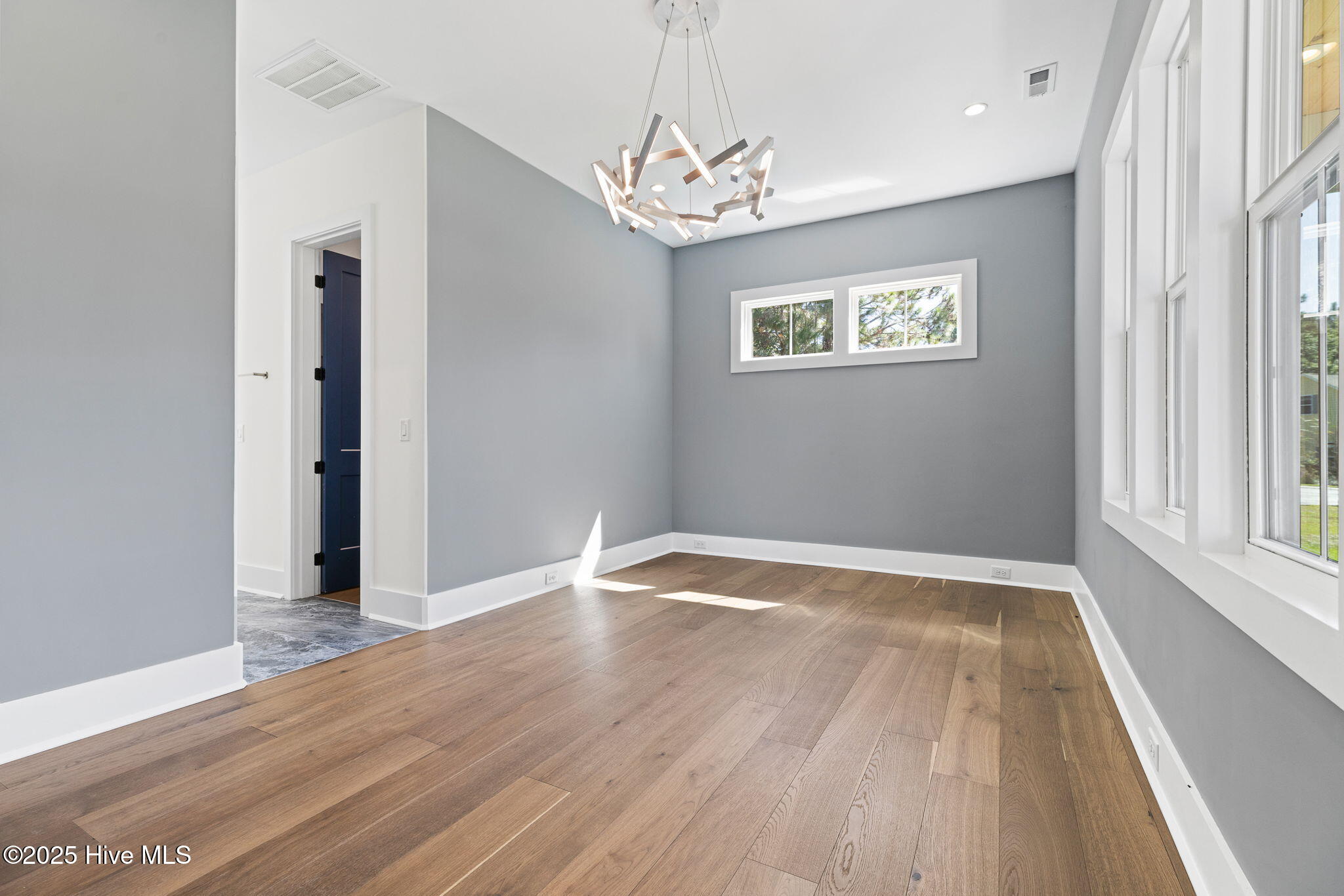 100522632 | Photo 35