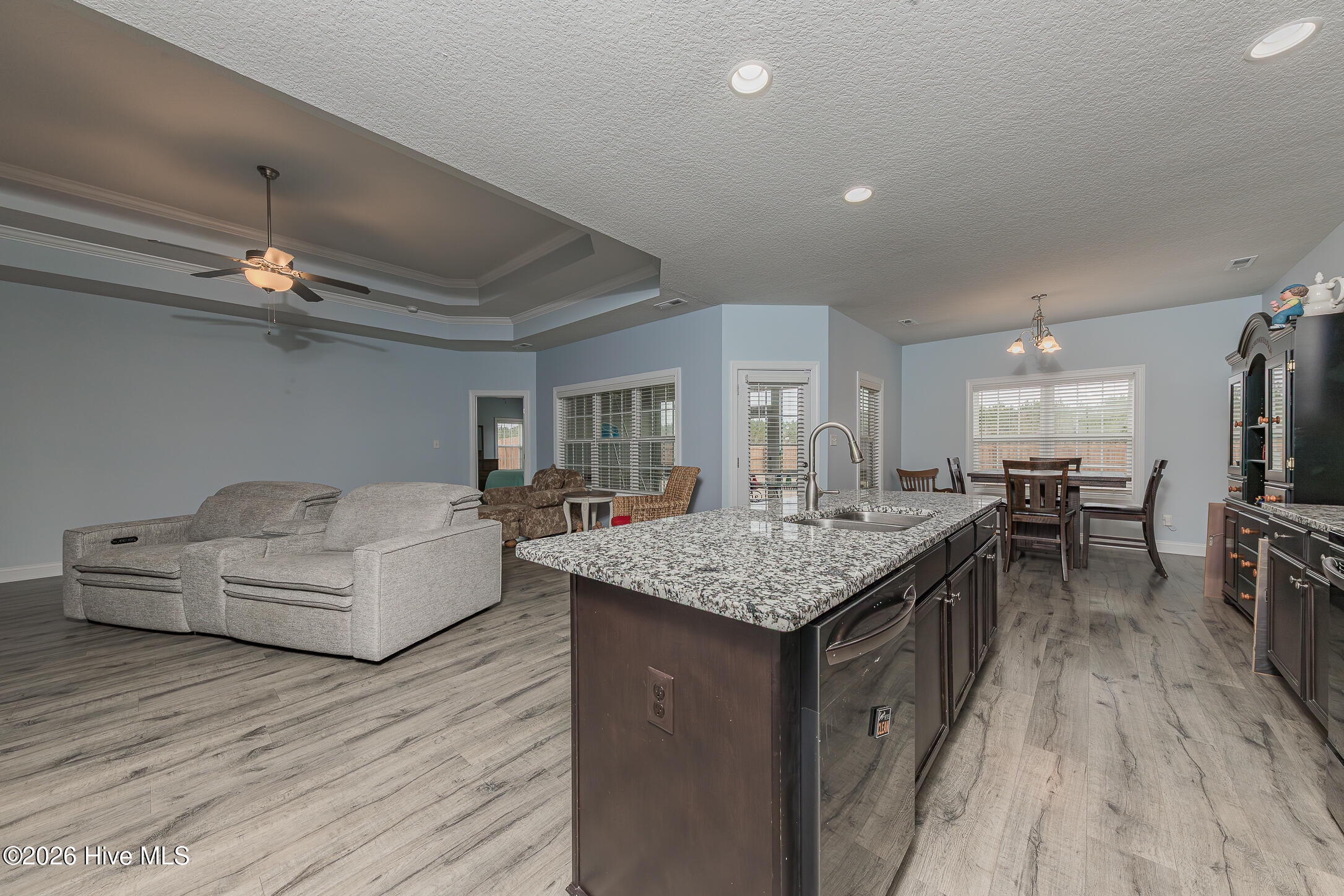 100556125 | Photo 14