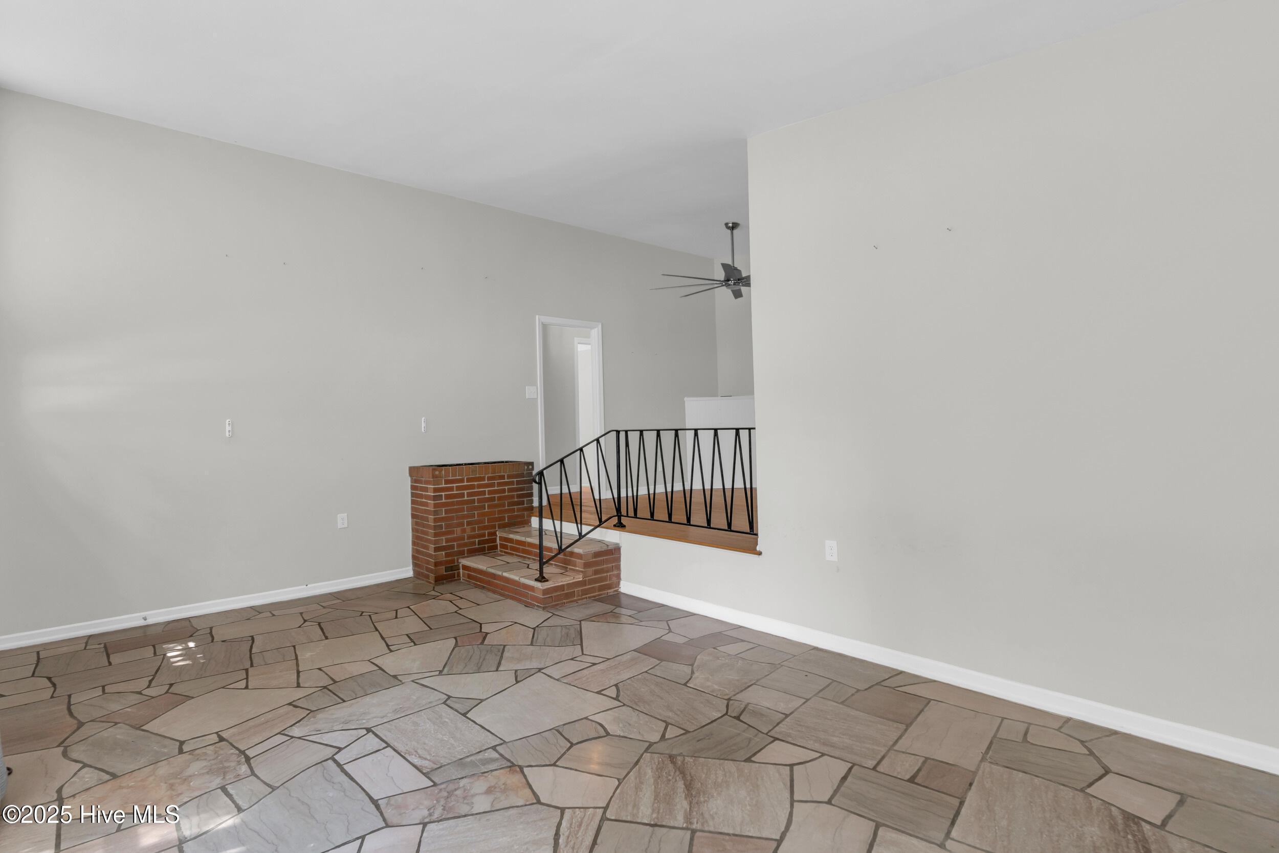 100532133 | Photo 16