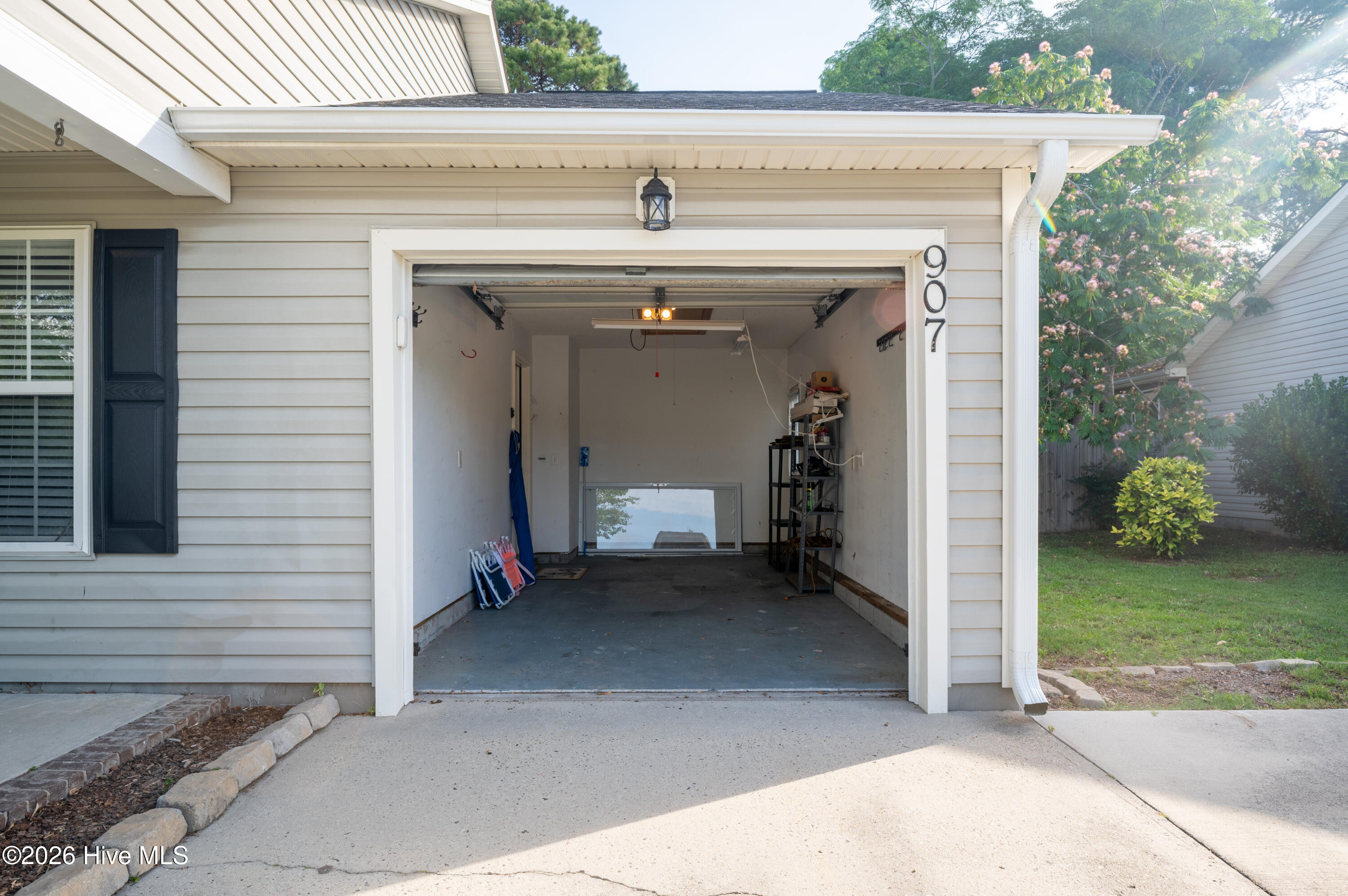 100553857 | Photo 18