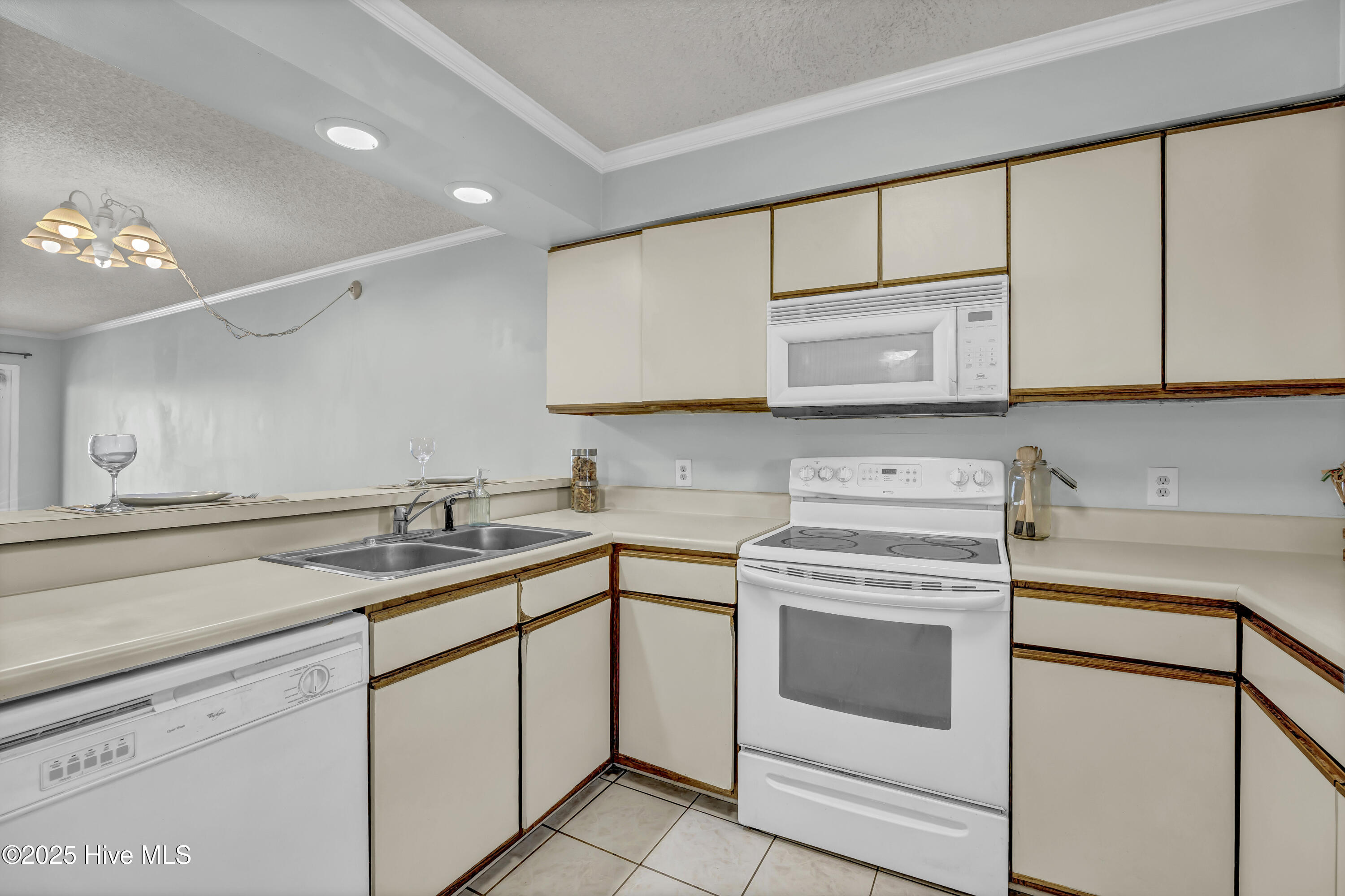 100516907 | Photo 15