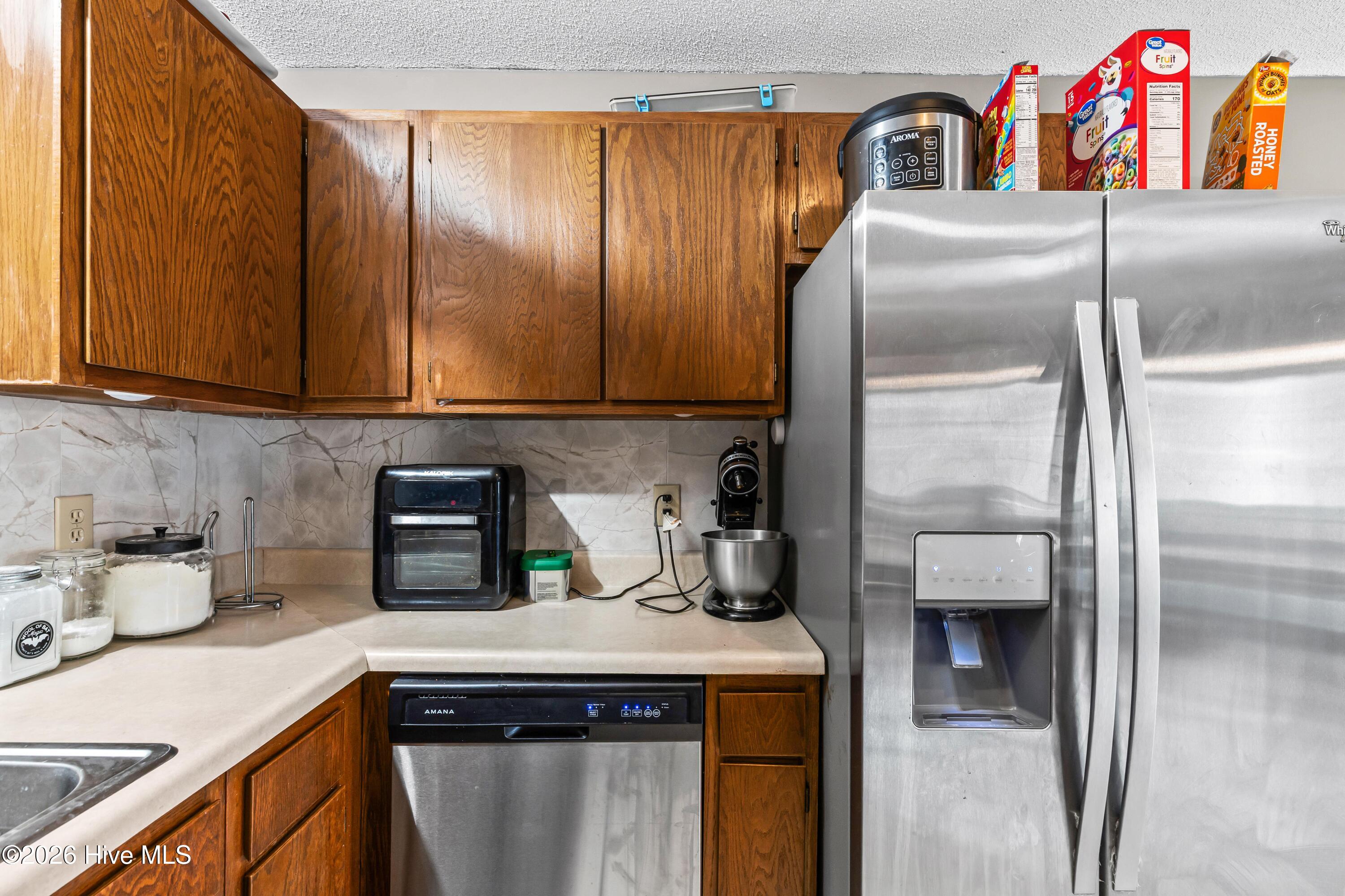 100548610 | Photo 10