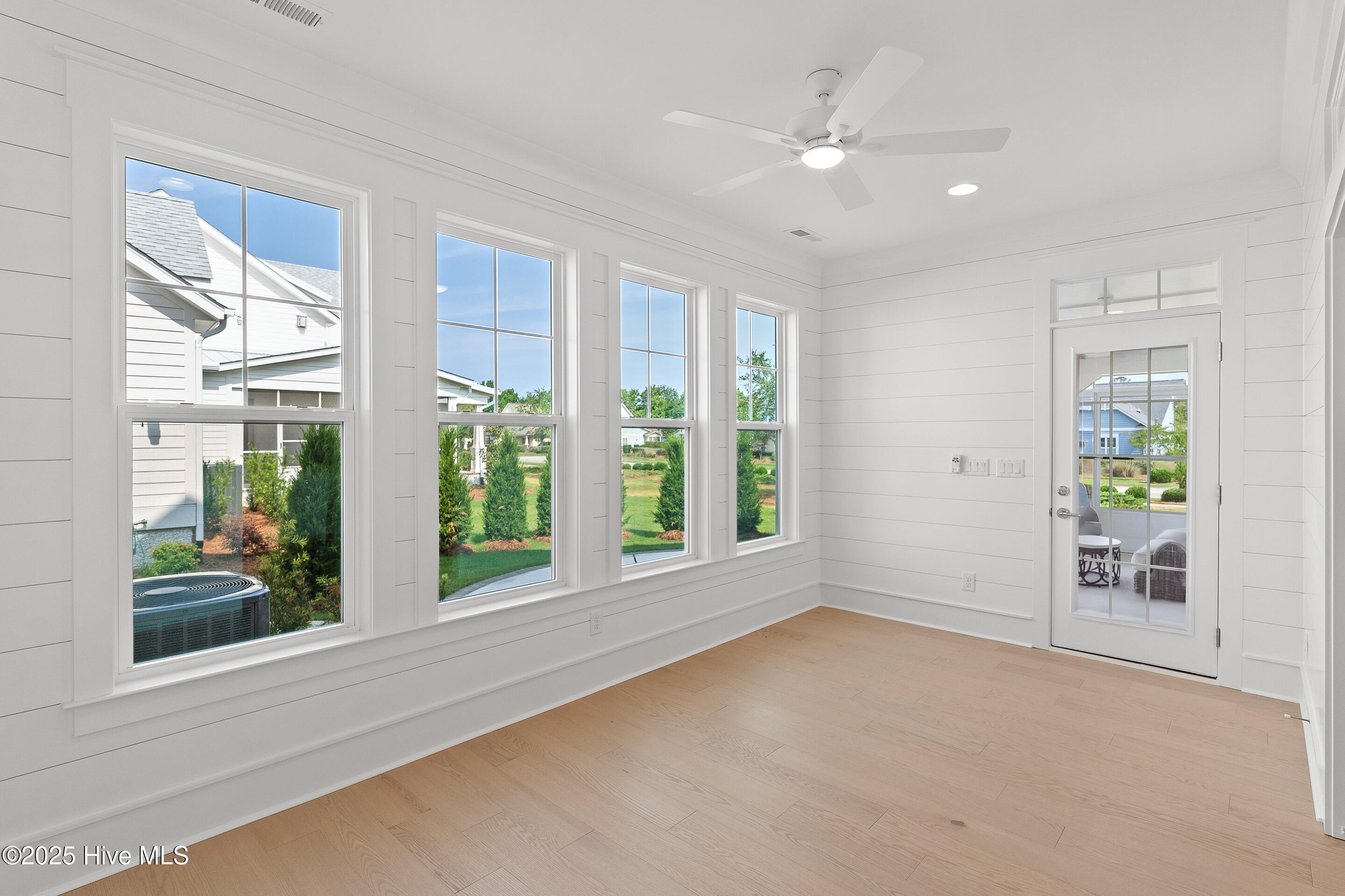 100471087 | Photo 21