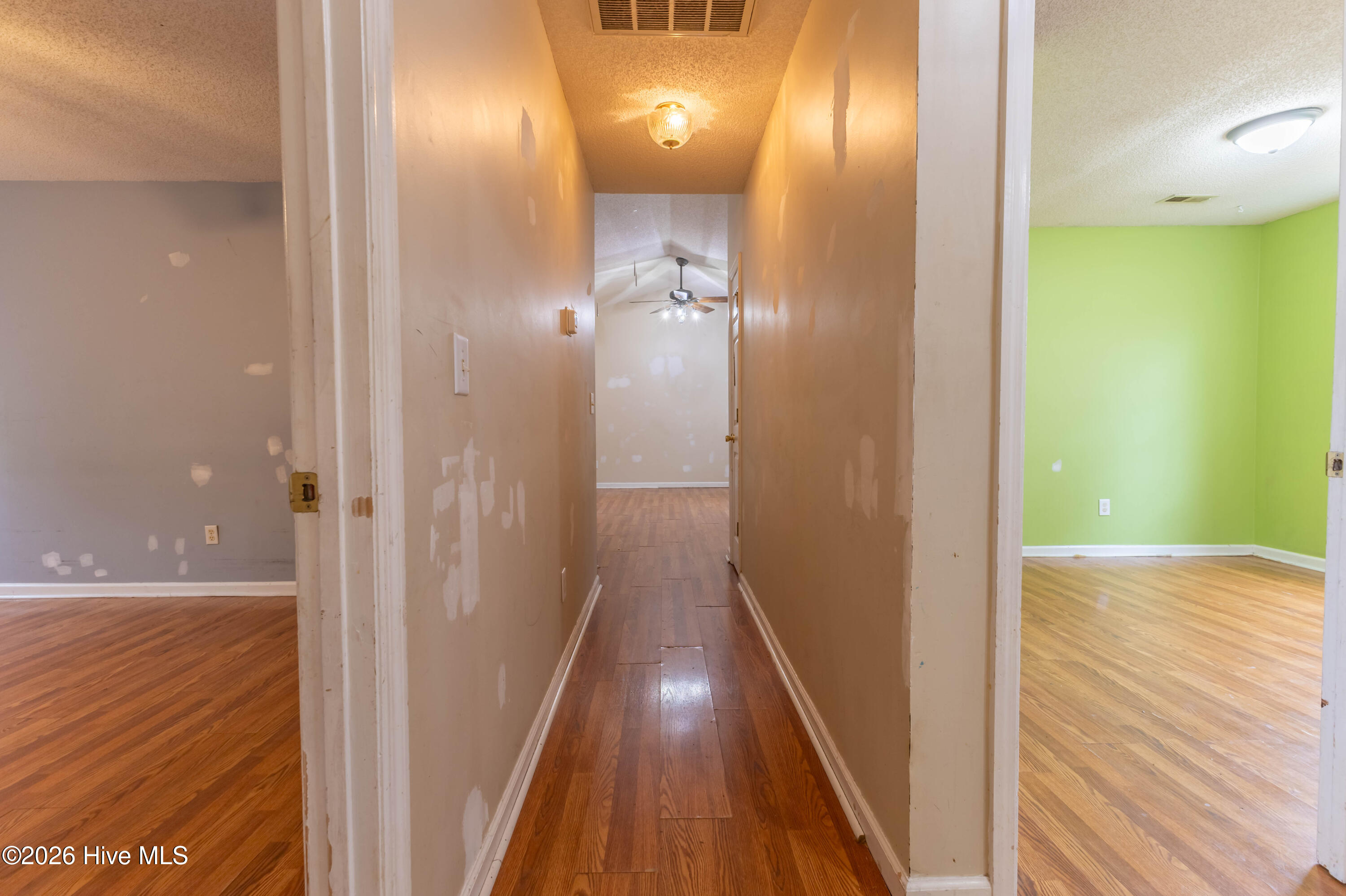 100556255 | Photo 30