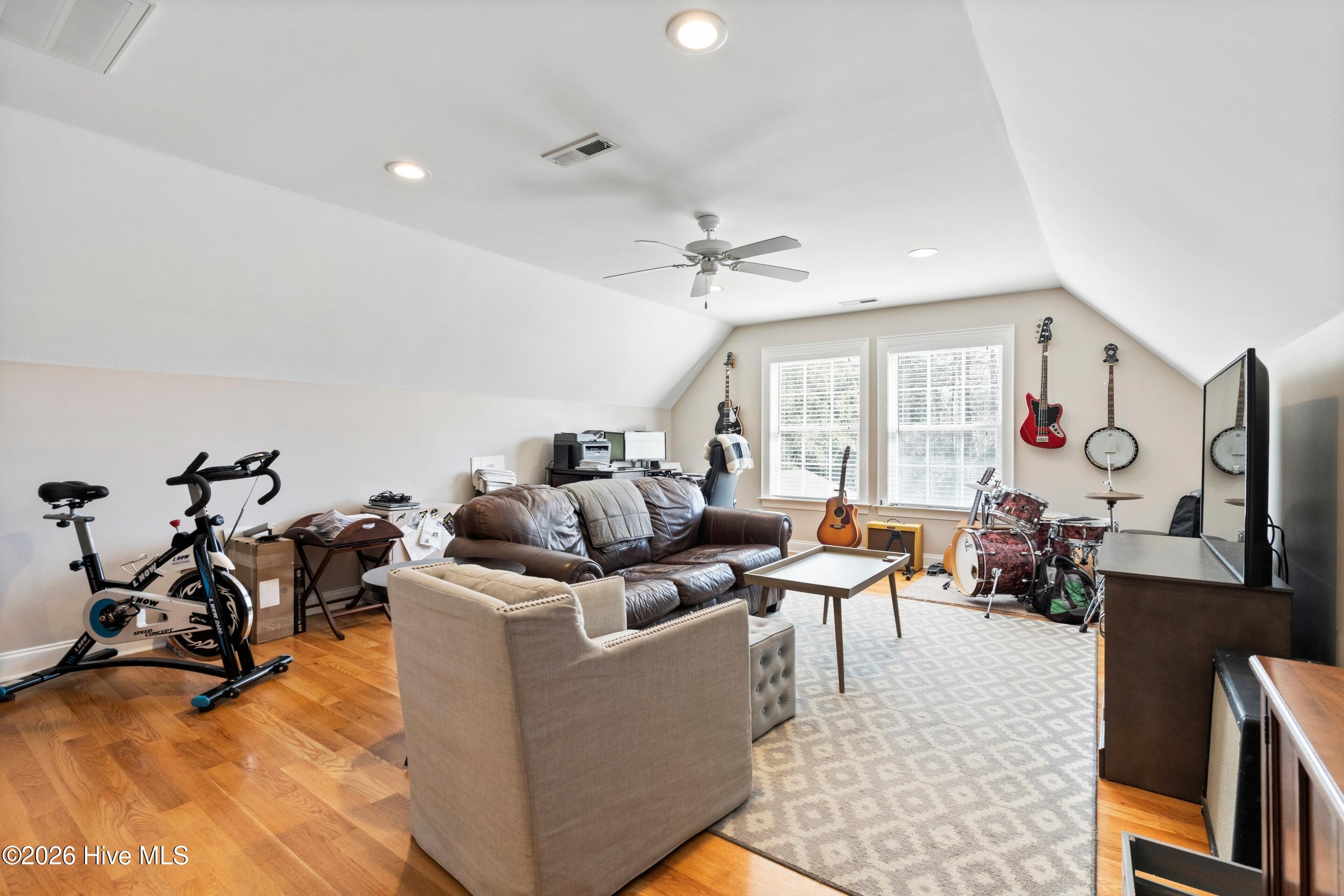 100549669 | Photo 52