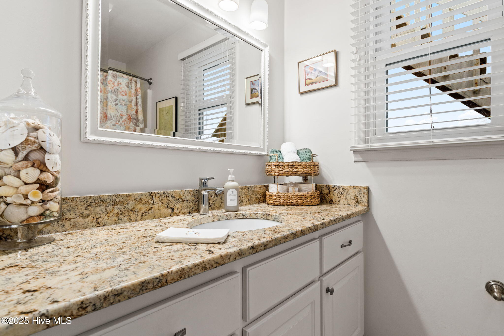 100545689 | Photo 28