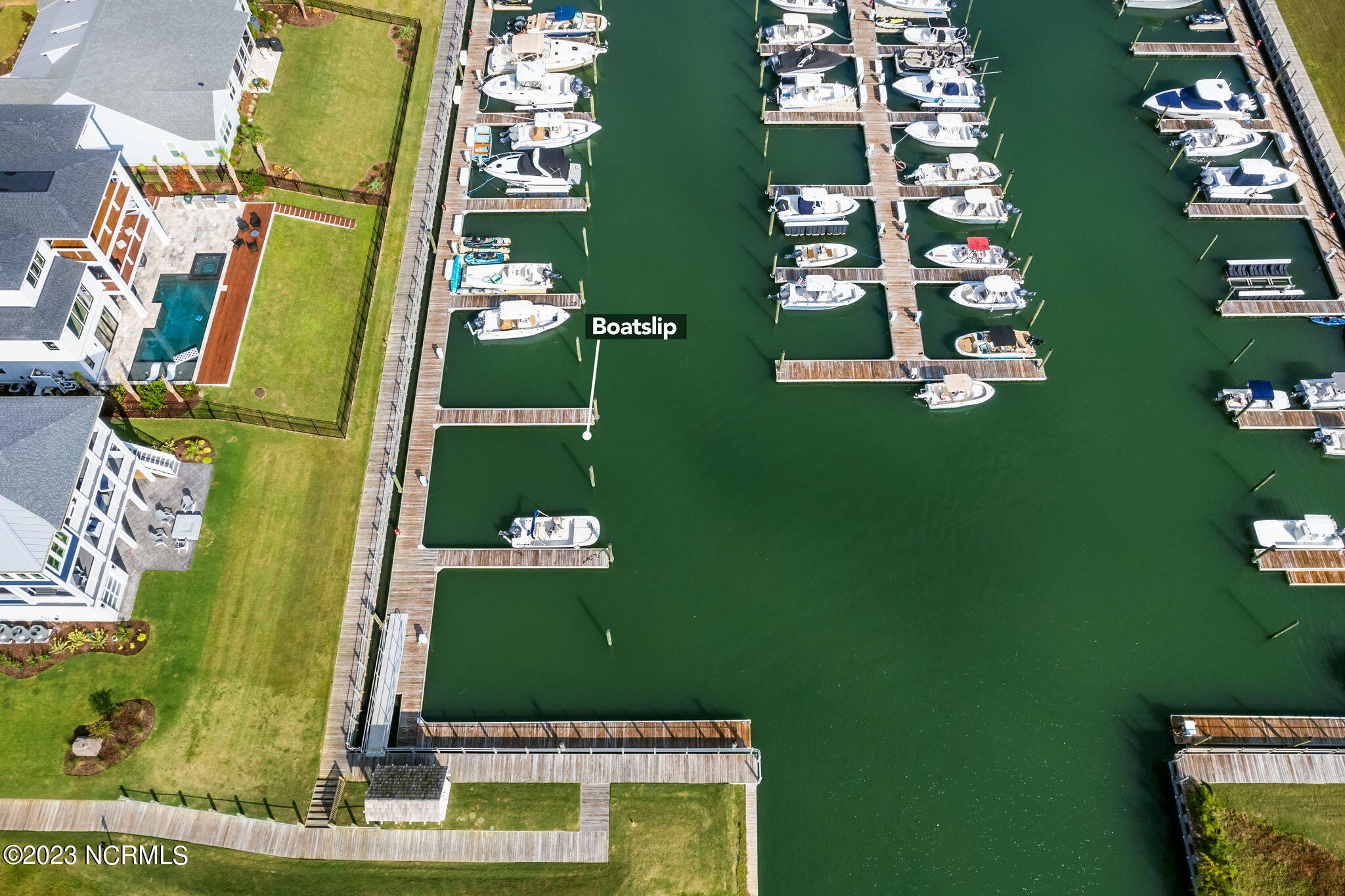 100568669 | Photo 21