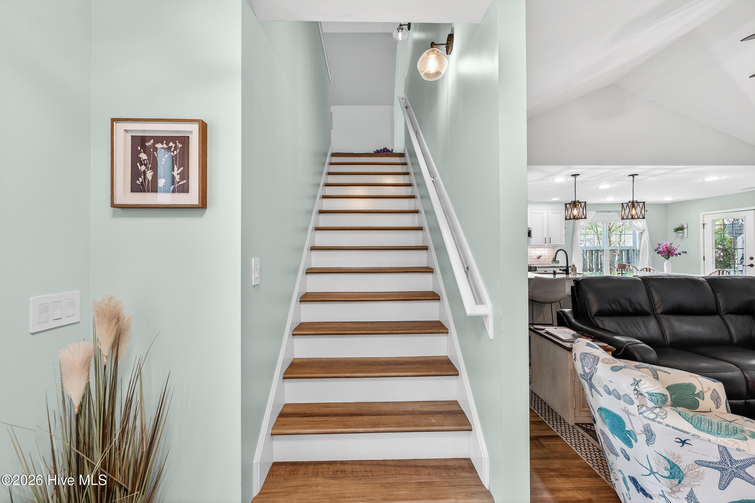 100567019 | Photo 35