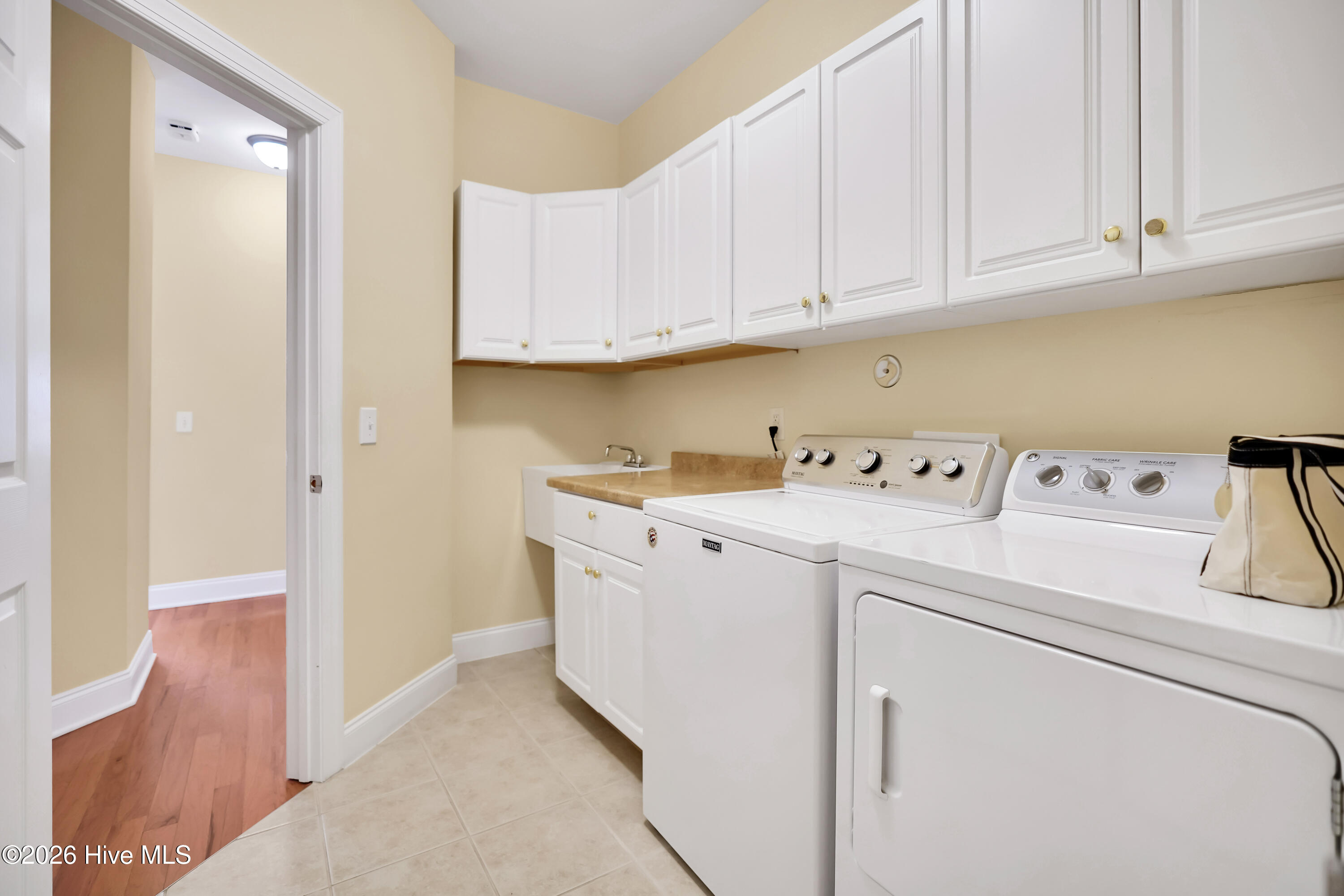 100547997 | Photo 24