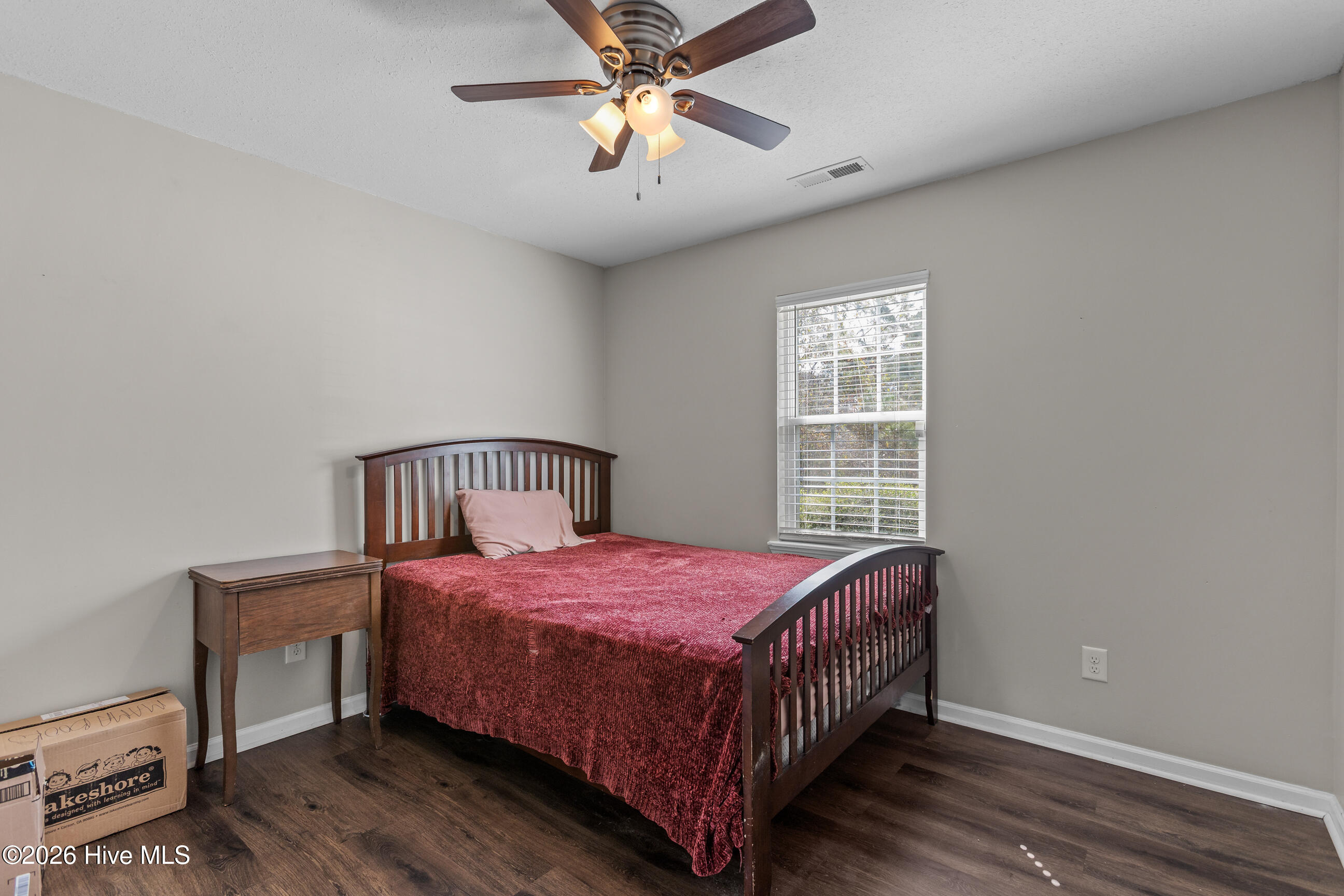 100560260 | Photo 11