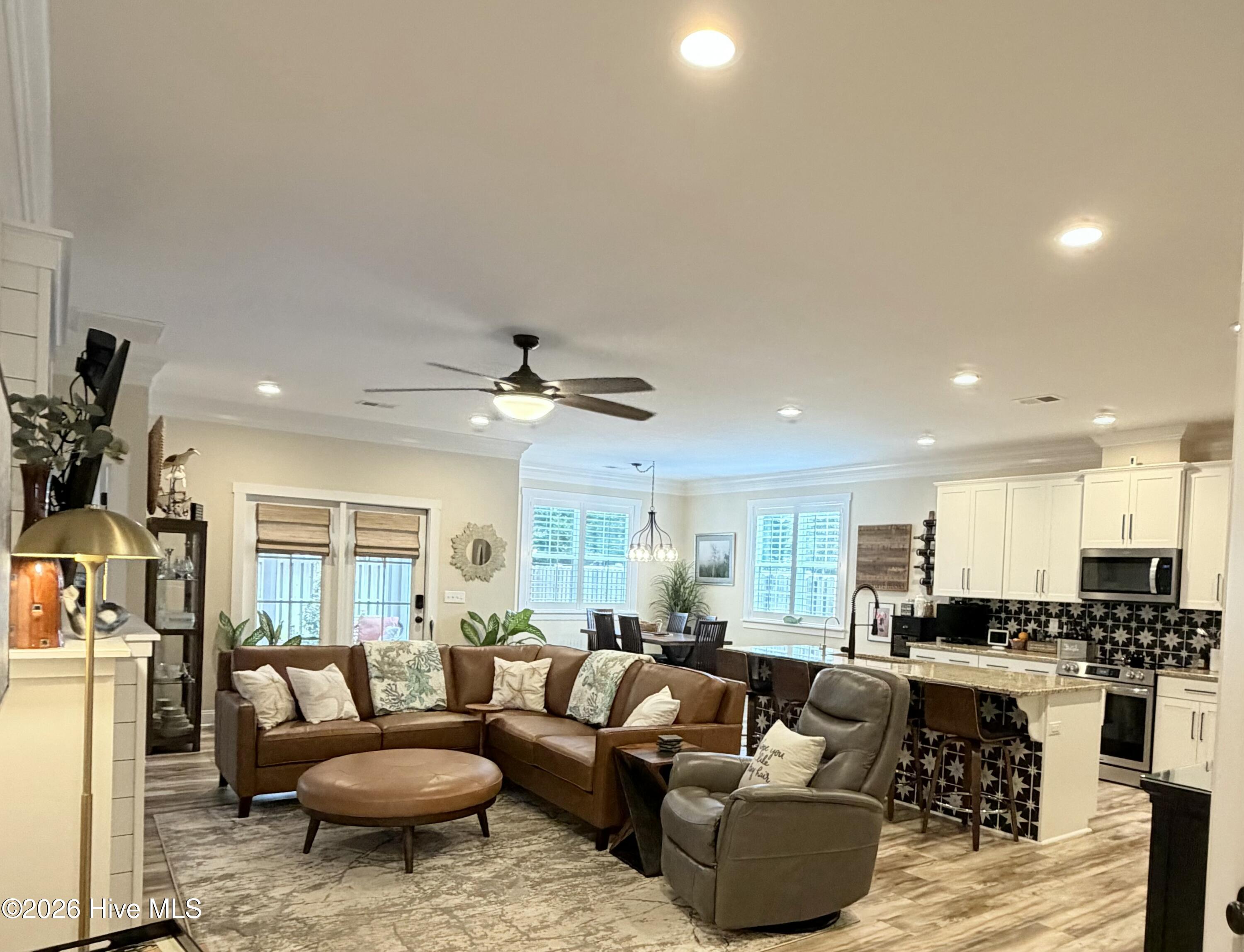 100552886 | Photo 12