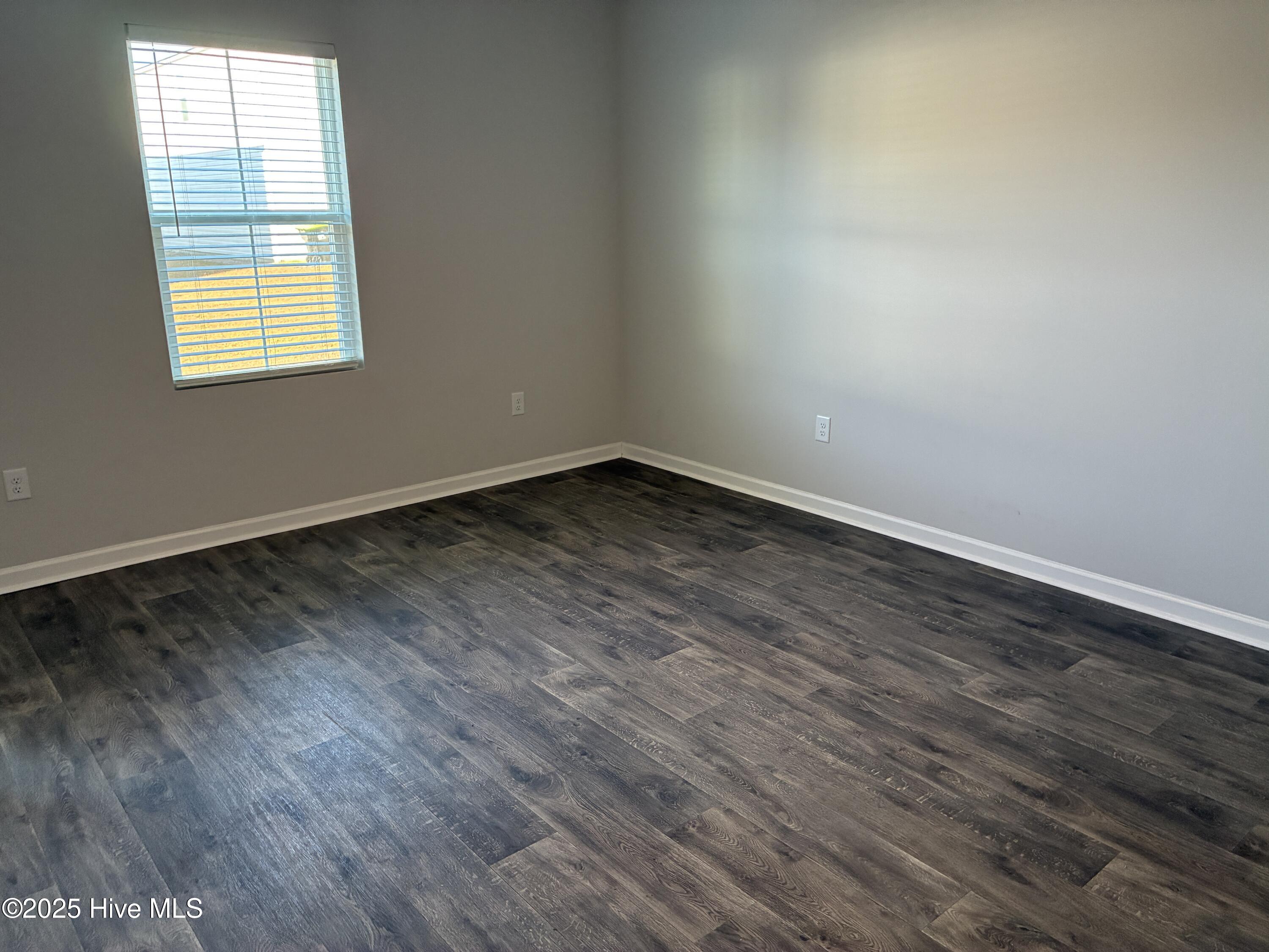 100543140 | Photo 11