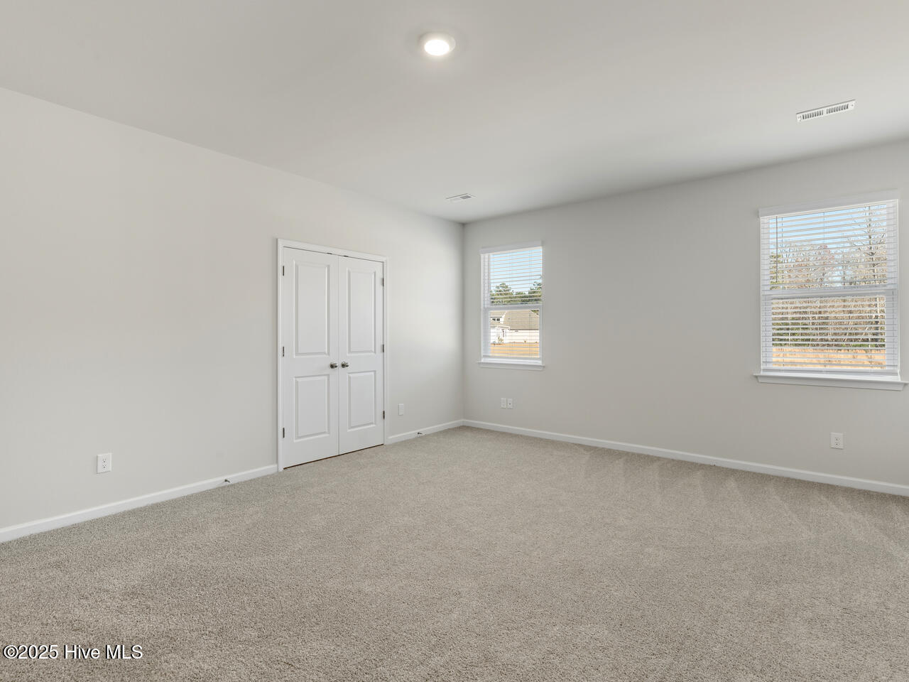 100566236 | Photo 15