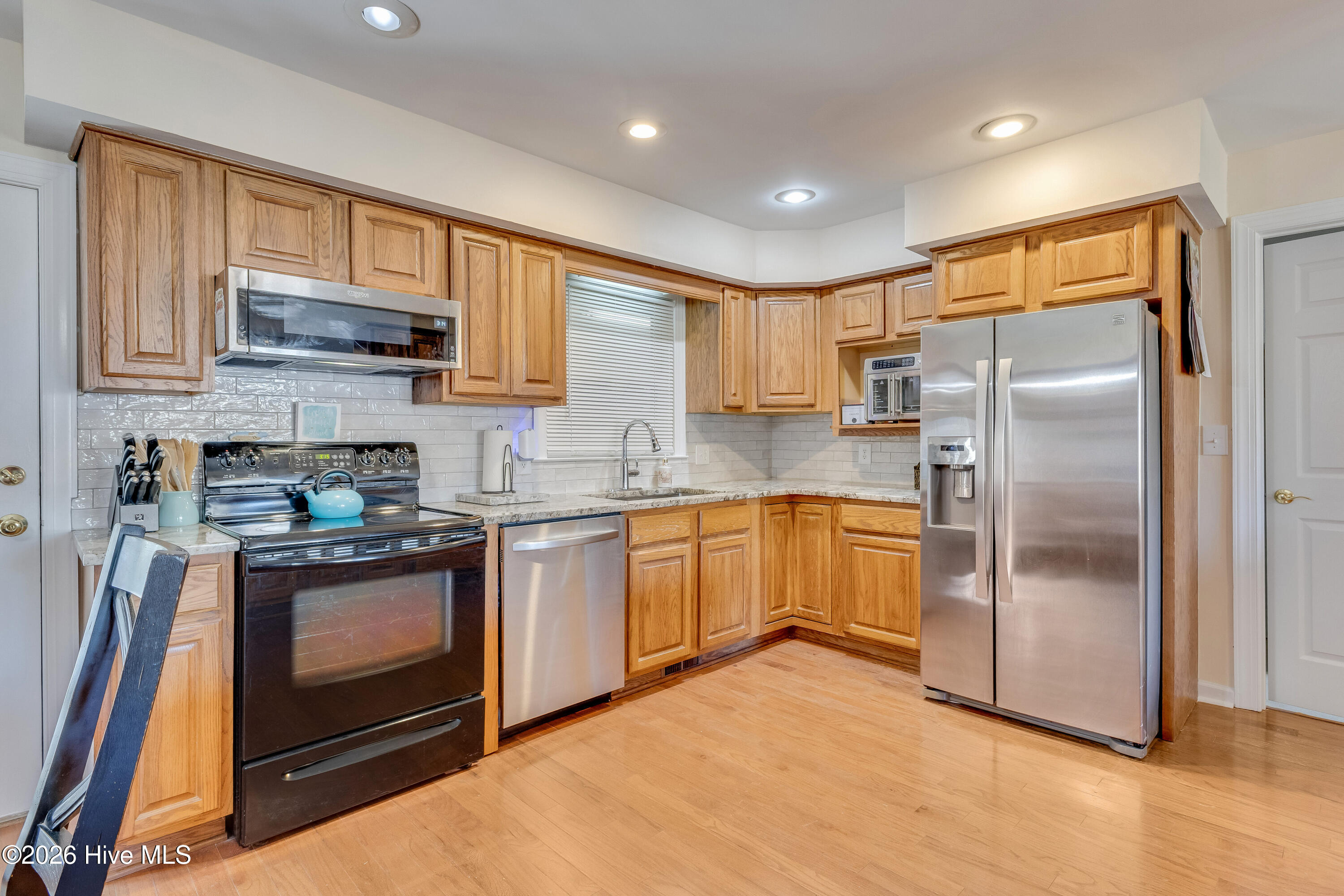 100554925 | Photo 11