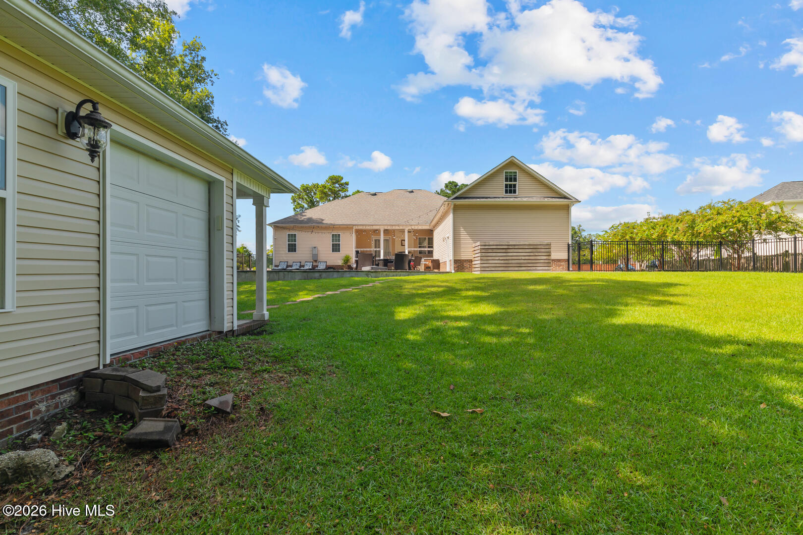 100557590 | Photo 81