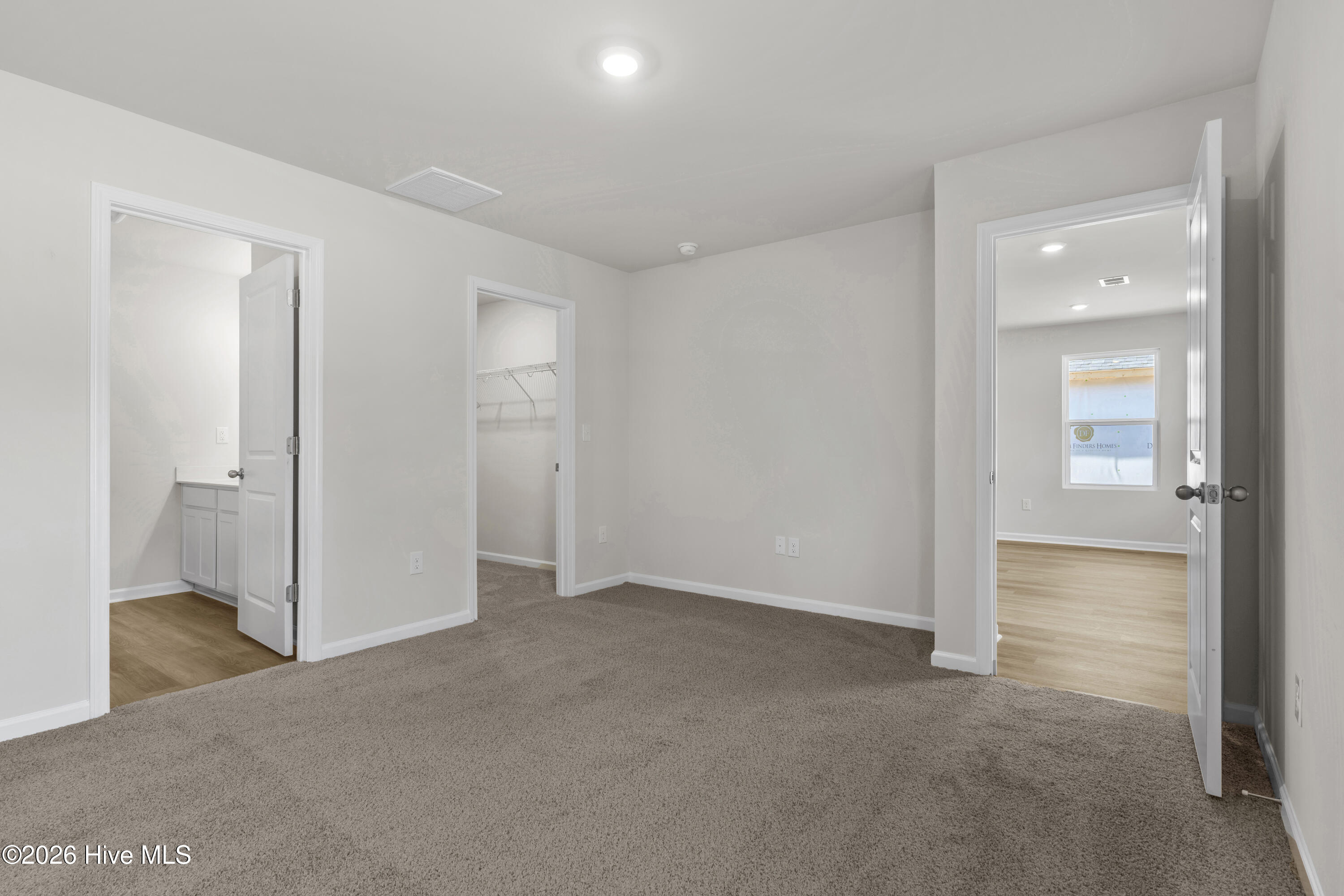 100550179 | Photo 13