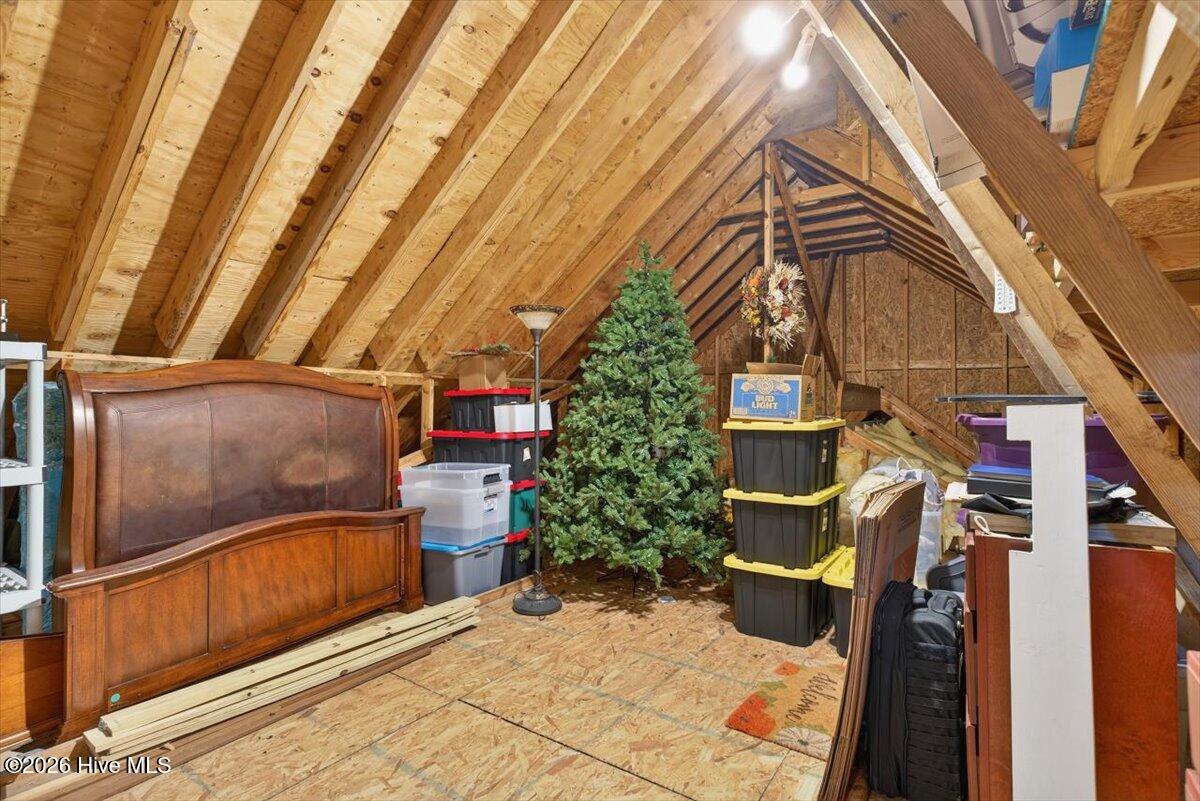 100551977 | Photo 37