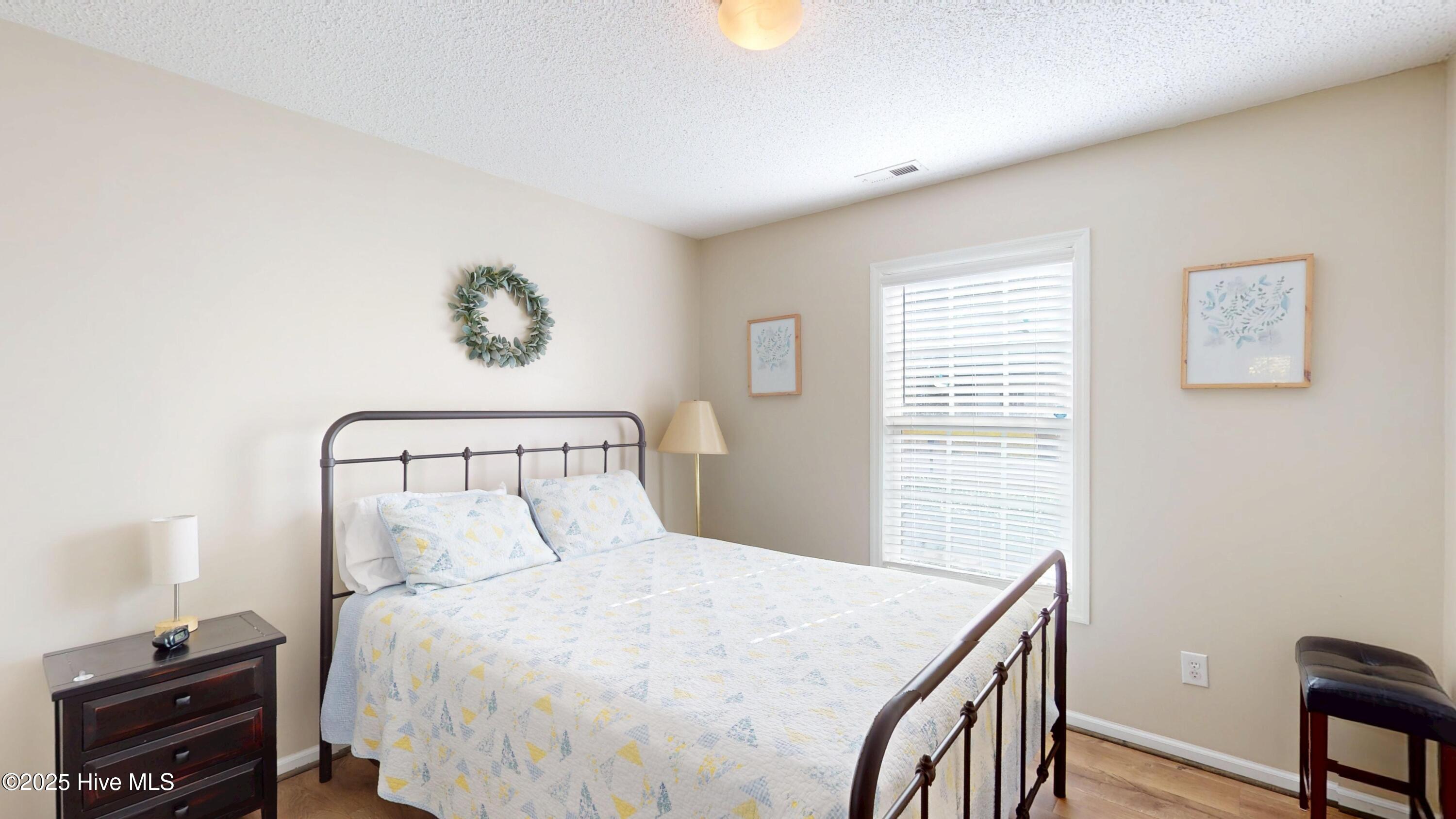 100560528 | Photo 17