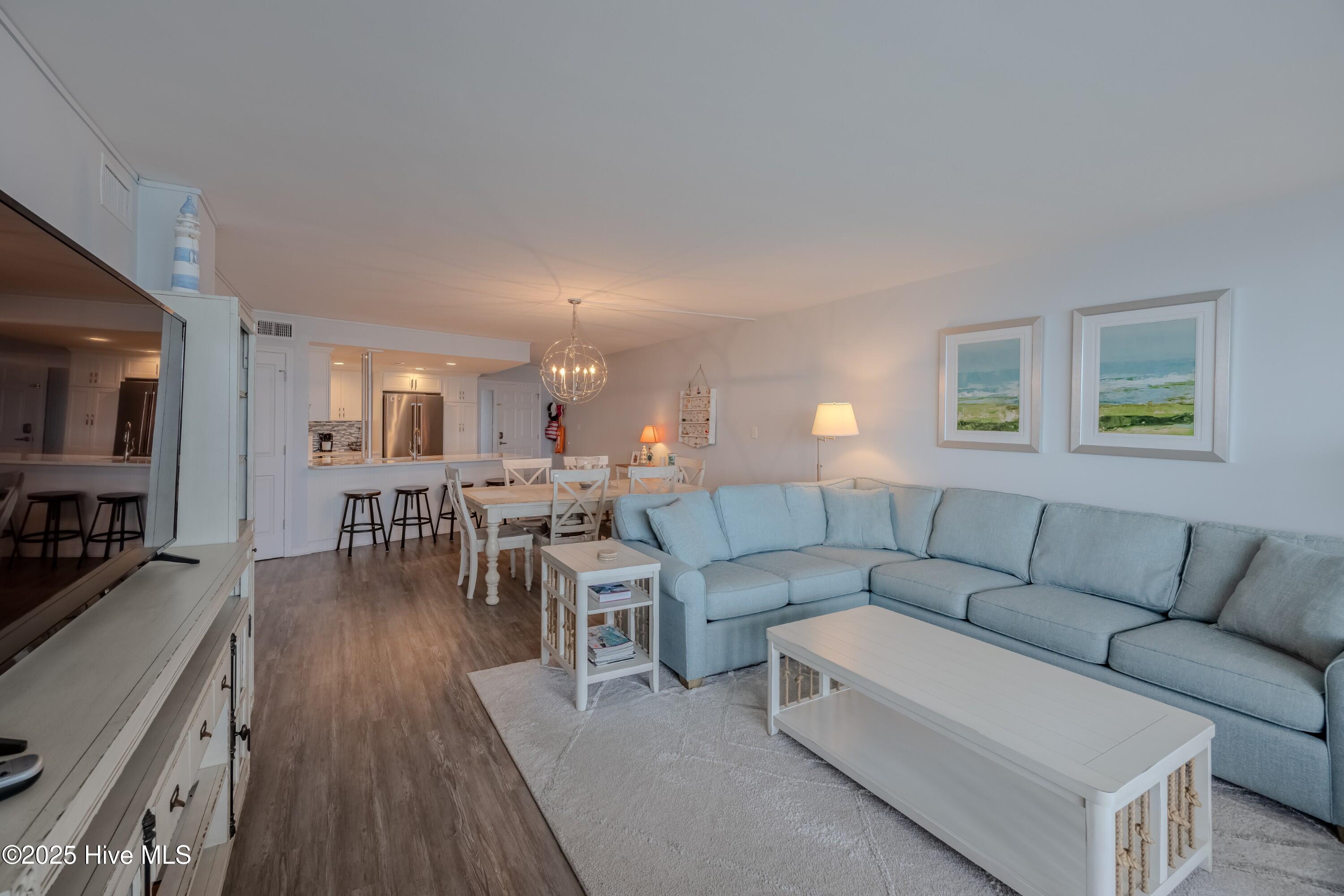 100569538 | Photo 11