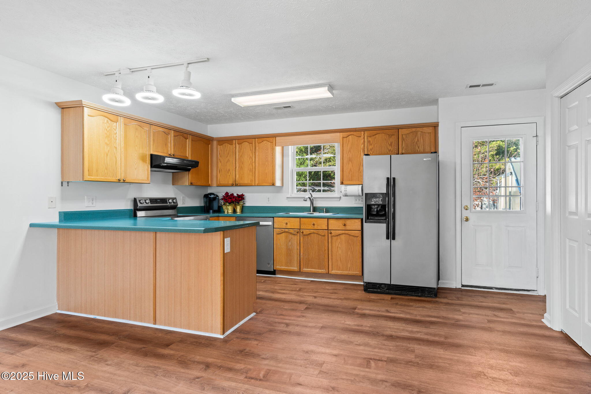 100545371 | Photo 13