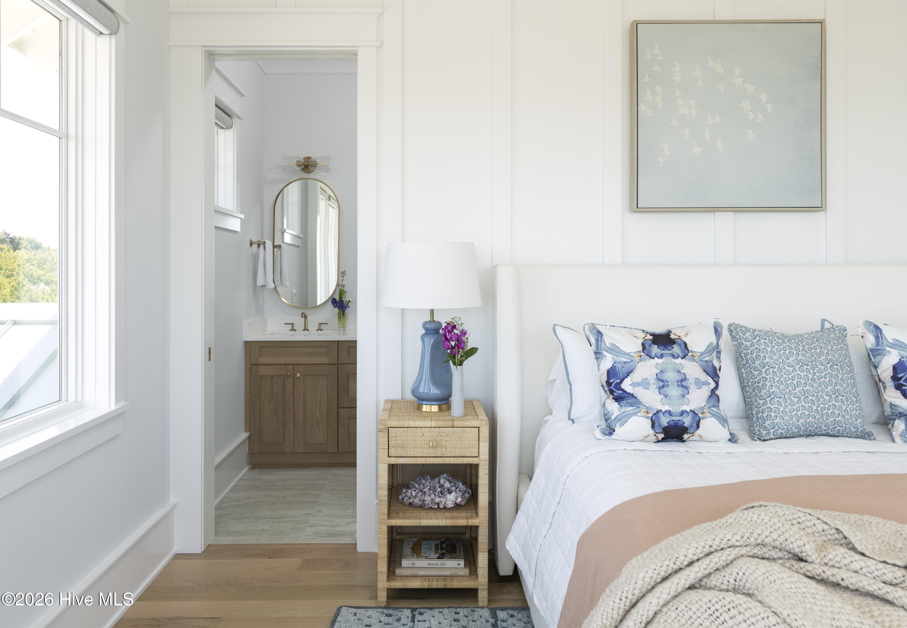 100569971 | Photo 44